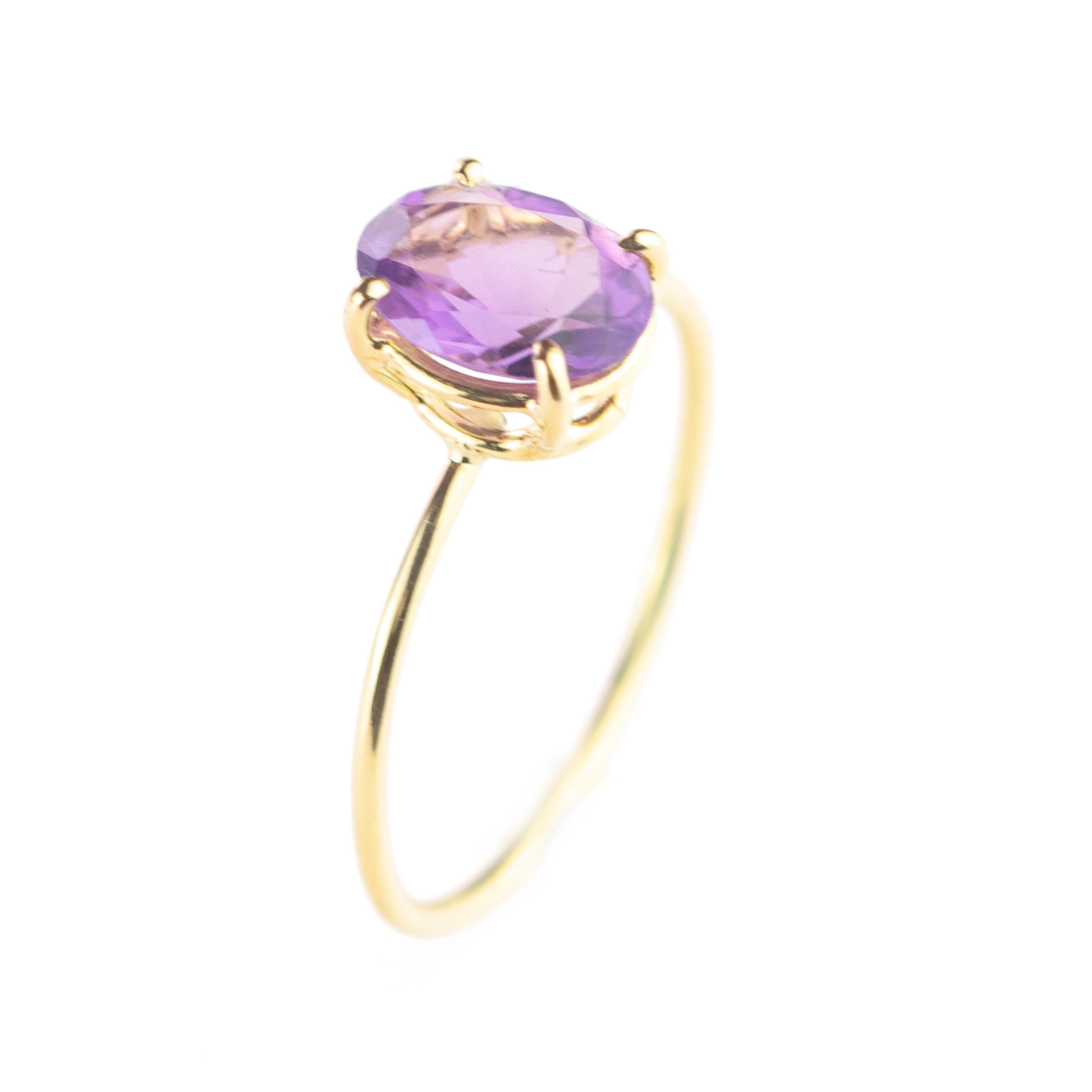 Women's or Men's Natural Amethyst Faceted Oval Carat 18 Karat Yellow Gold Cocktail Ring For Sale