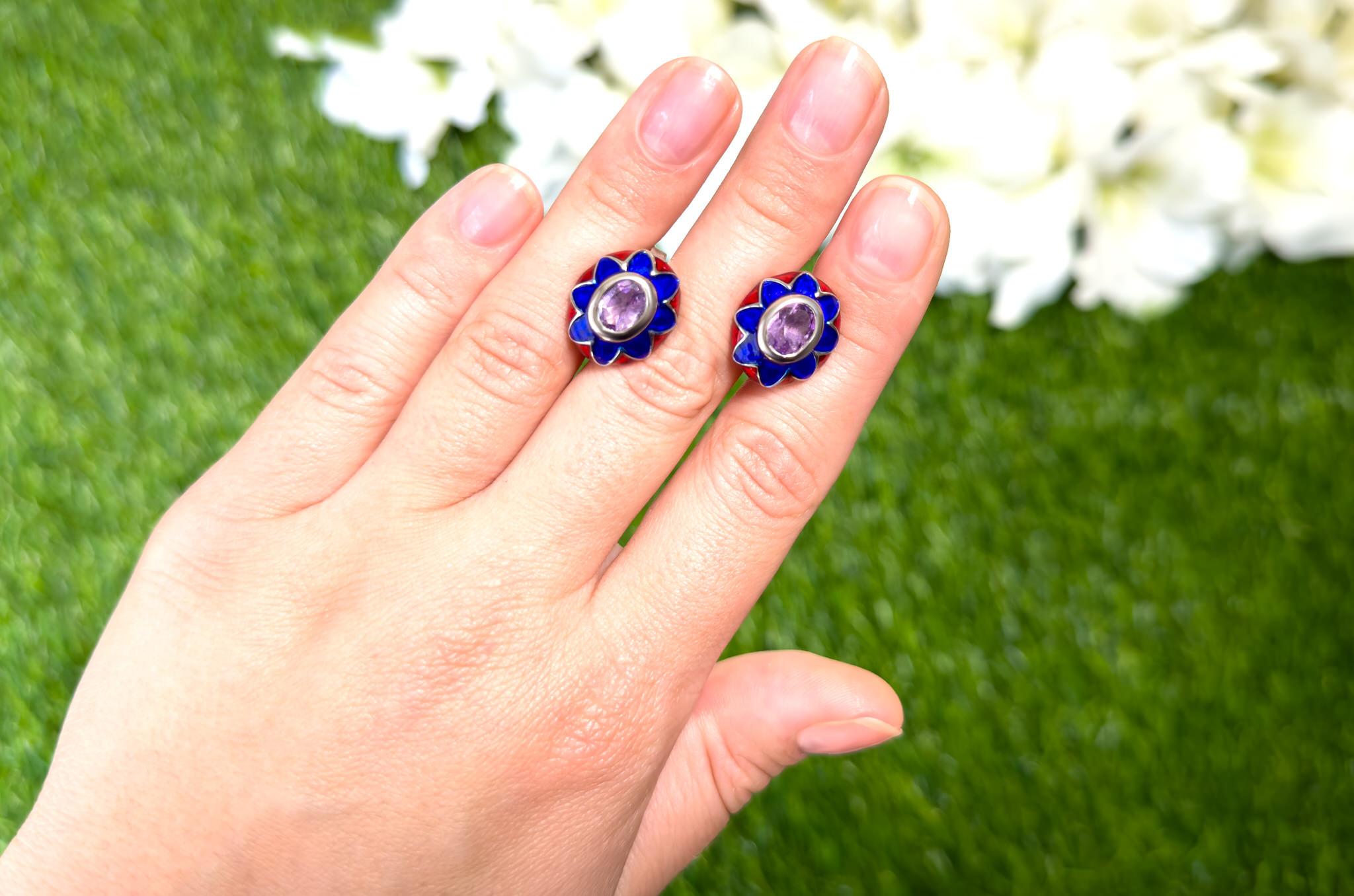 Boucles d'oreilles en améthyste naturelle à fleurs émaillées 2,3 carats Excellent état - En vente à Aliso Viejo, CA
