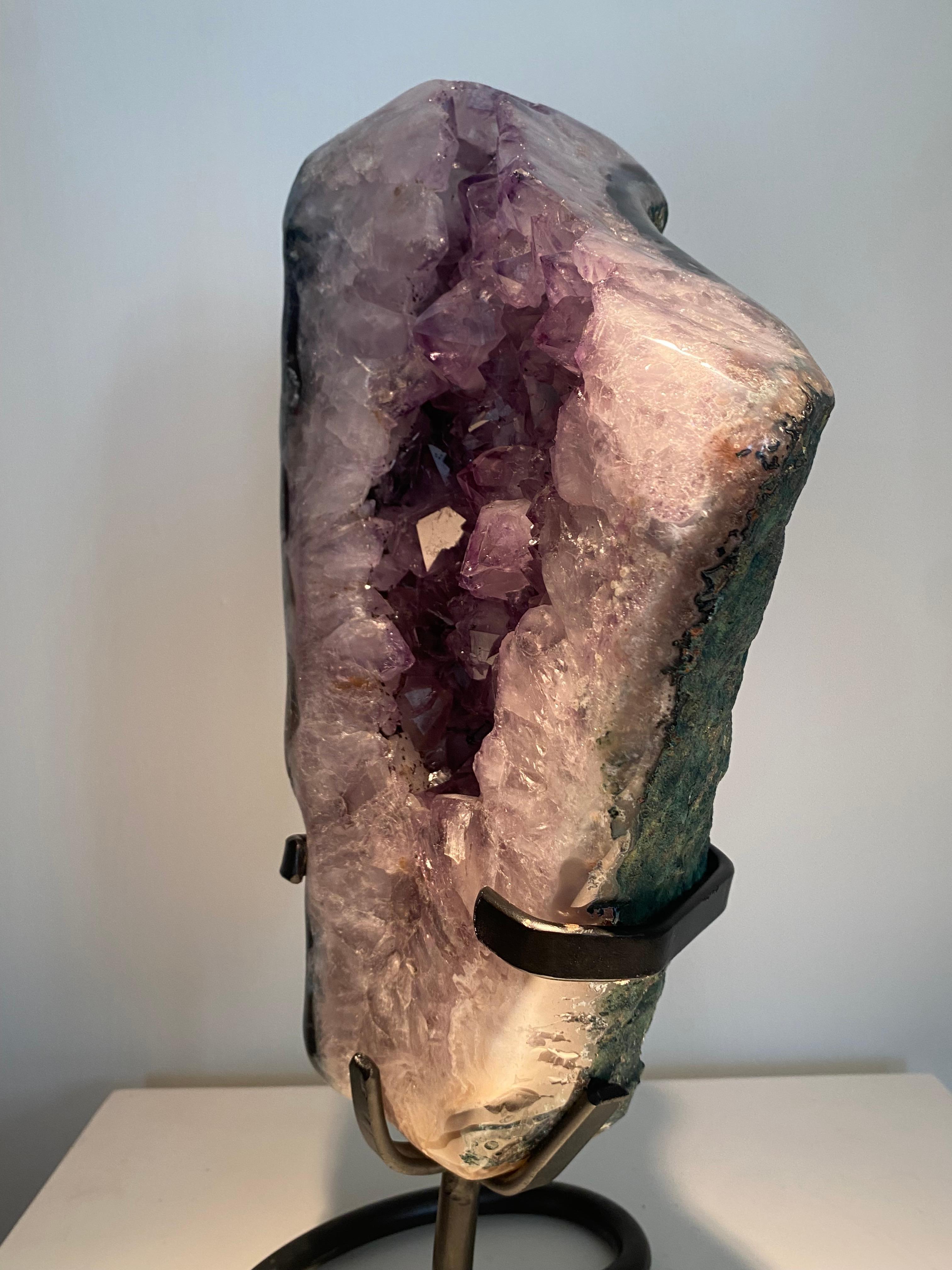 Natural Amethyst Geode Cluster In Good Condition For Sale In Schellebelle, BE
