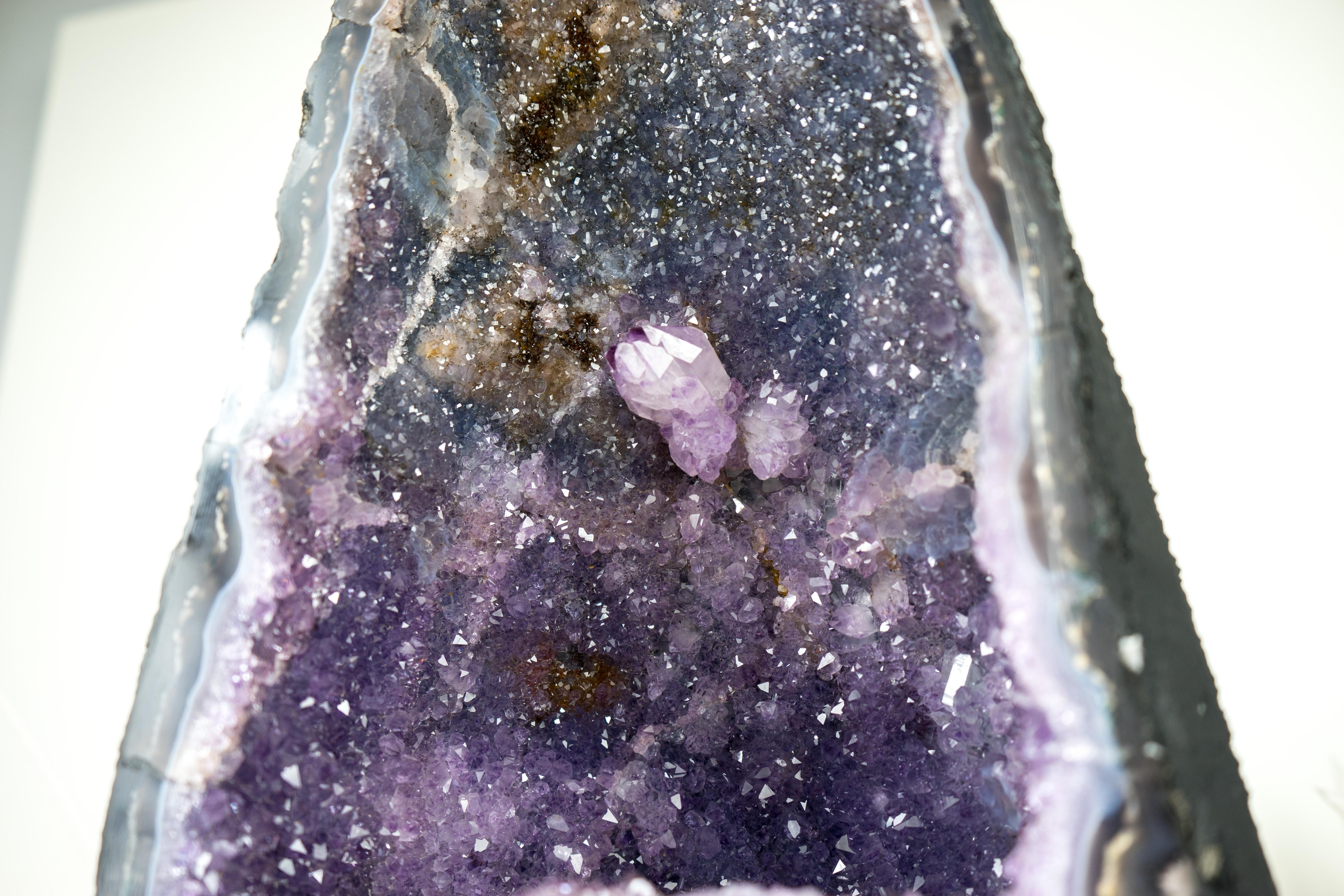 Geode di ametista naturale con matrice di ametista galassia blu e agata merlettata, raro in vendita 4