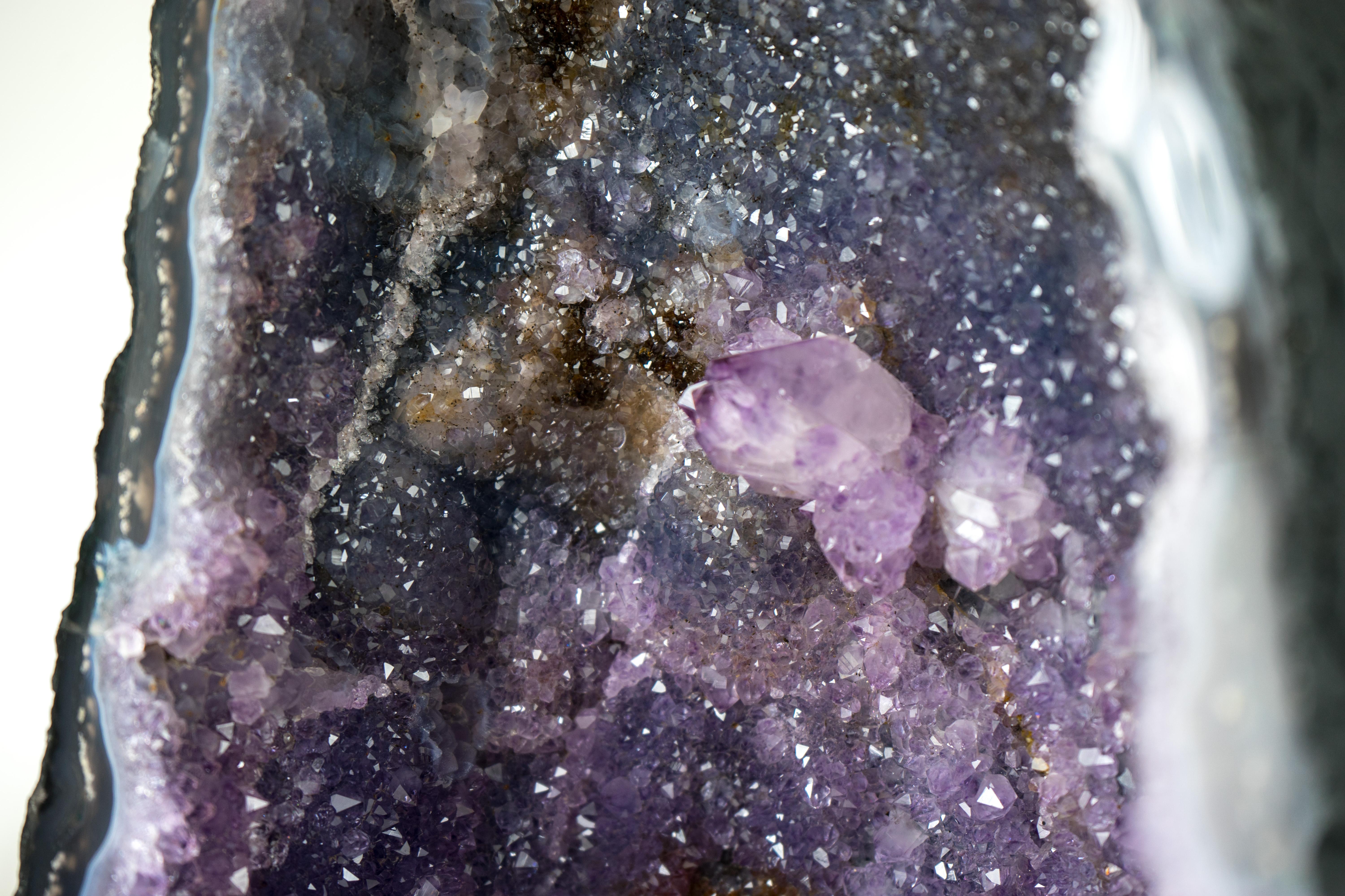 Geode di ametista naturale con matrice di ametista galassia blu e agata merlettata, raro in vendita 1