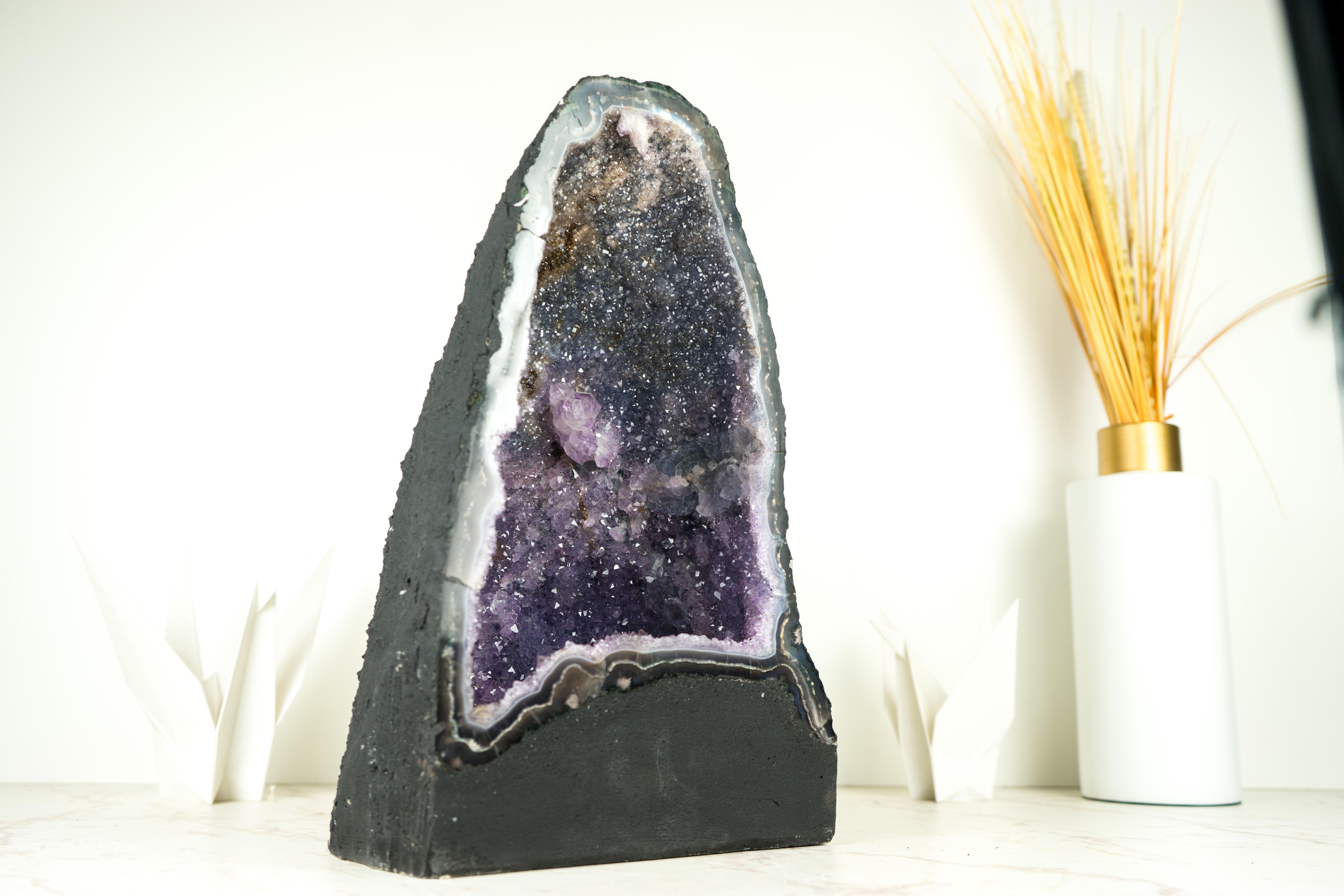 Geode di ametista naturale con matrice di ametista galassia blu e agata merlettata, raro in vendita 3