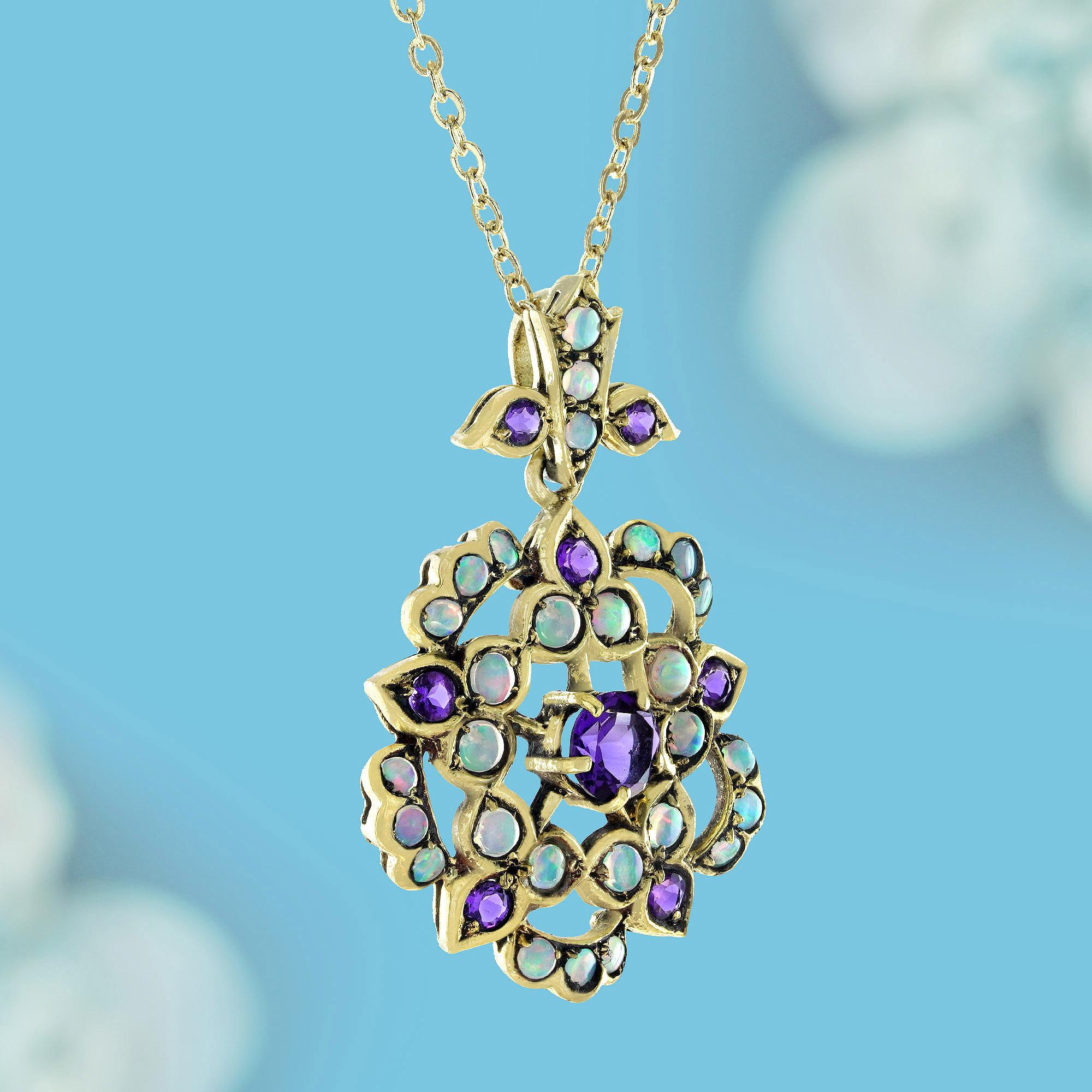 Édouardien Pendentif grappe florale de style édouardien en or jaune 9 carats avec améthyste naturelle et opale en vente
