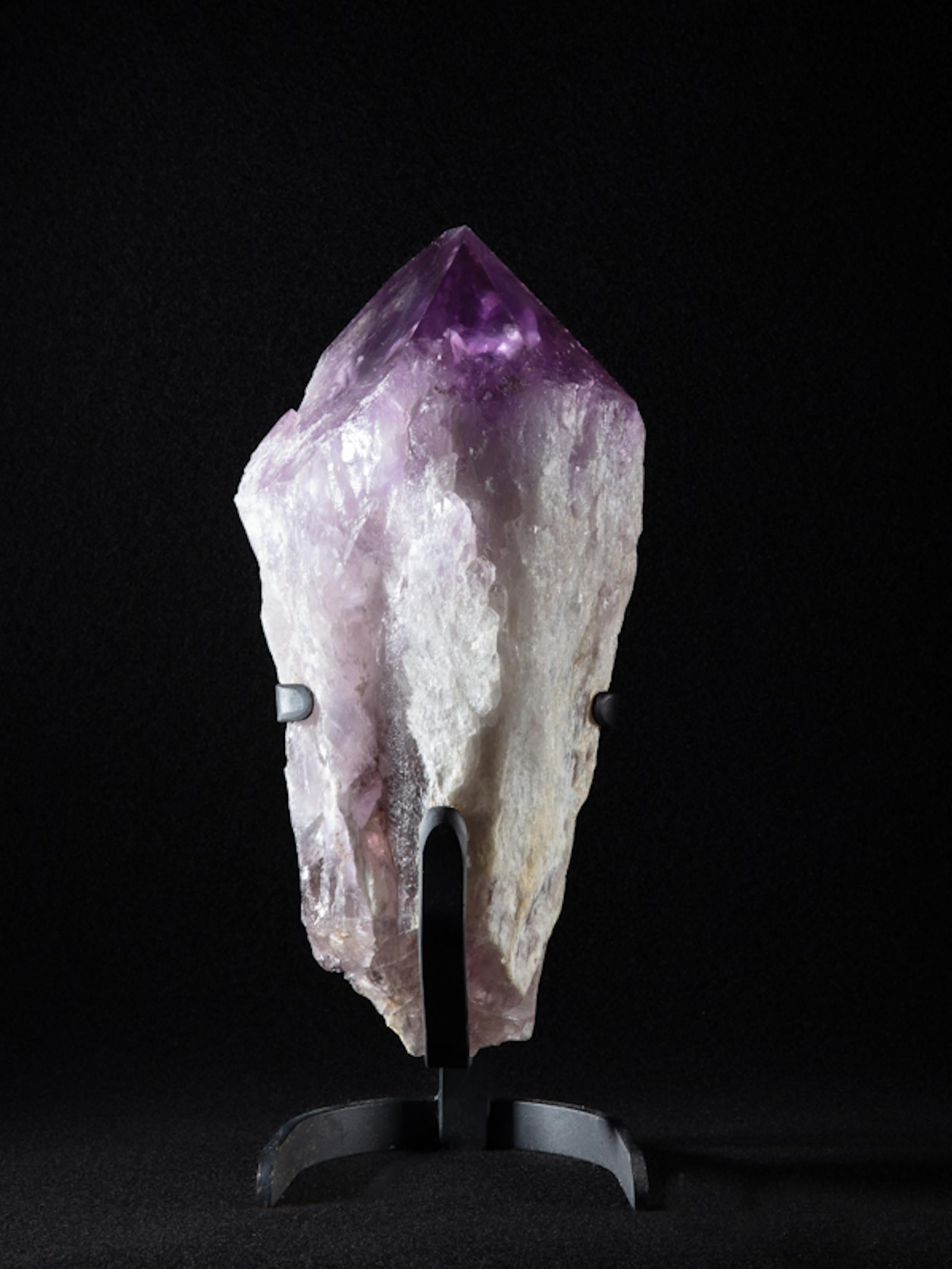 Amethyst is a quartz containing traces of manganese oxide are responsible for the violet color. Amethyst is usually found in cavities of volcanic rock and is also present in ore corridors. The name amethyst comes from the Greek and means 