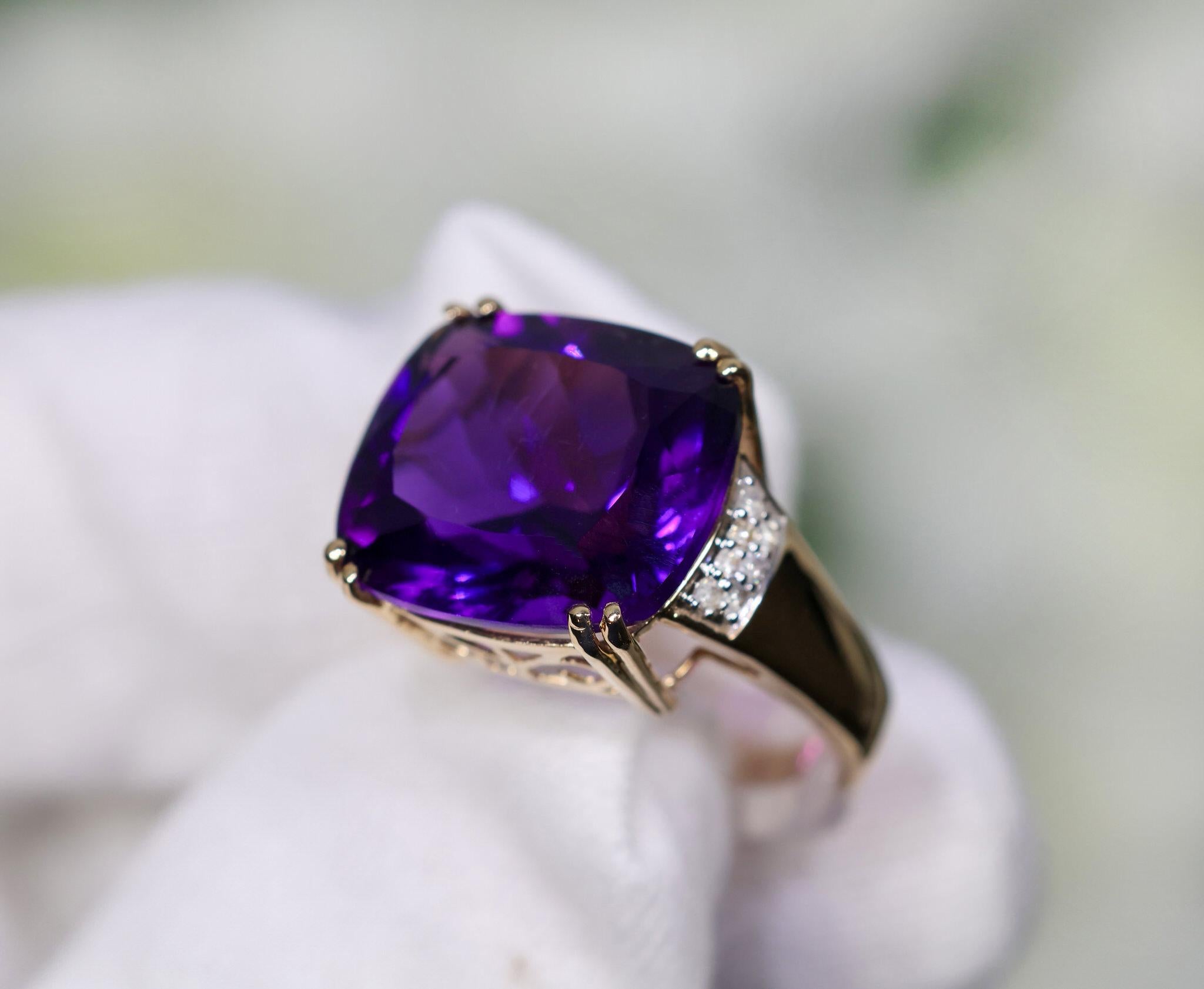 Contemporary Natural Amethyst Statement Ring Diamond Setting 11.5 Carats 14K Gold For Sale