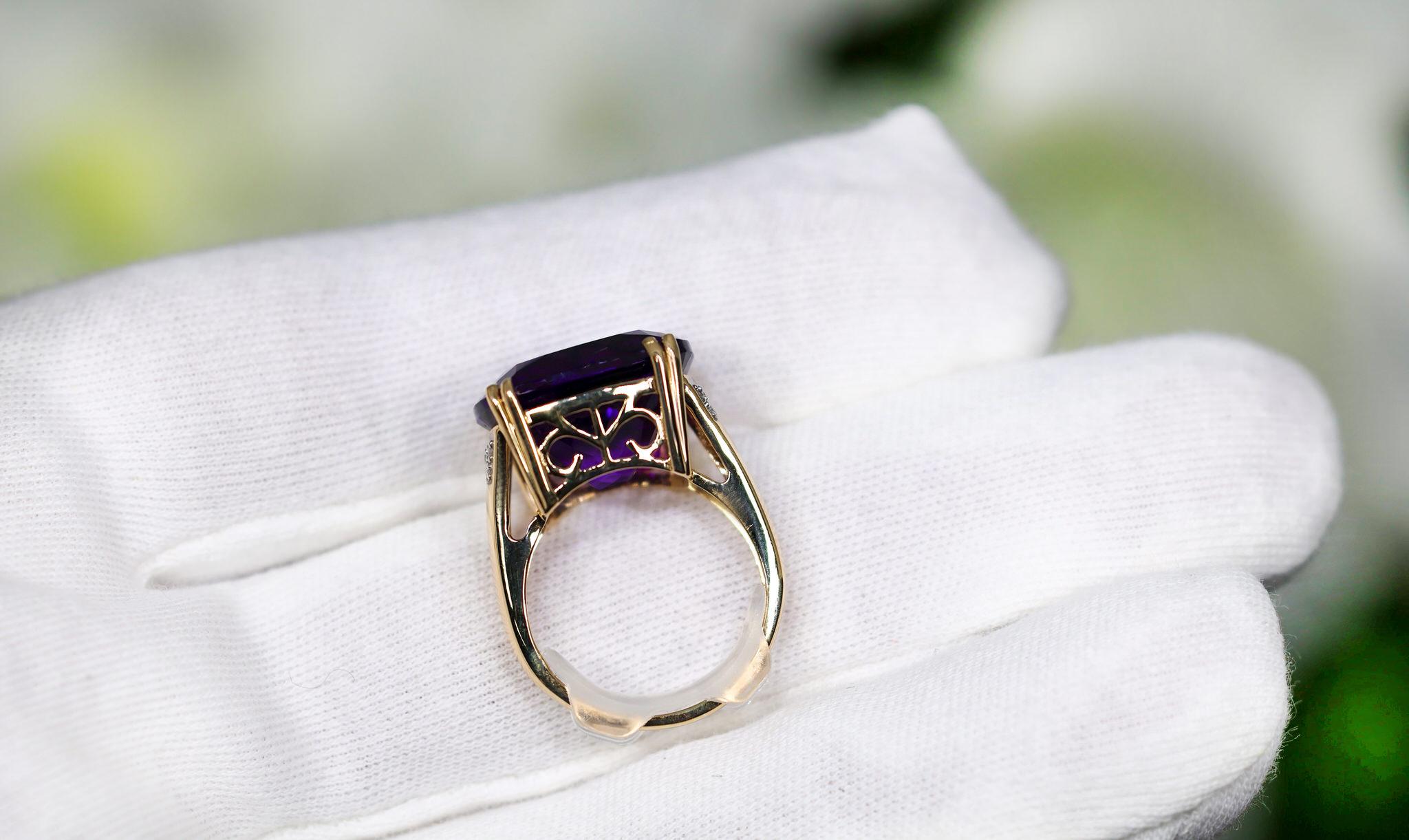 Cushion Cut Natural Amethyst Statement Ring Diamond Setting 11.5 Carats 14K Gold For Sale
