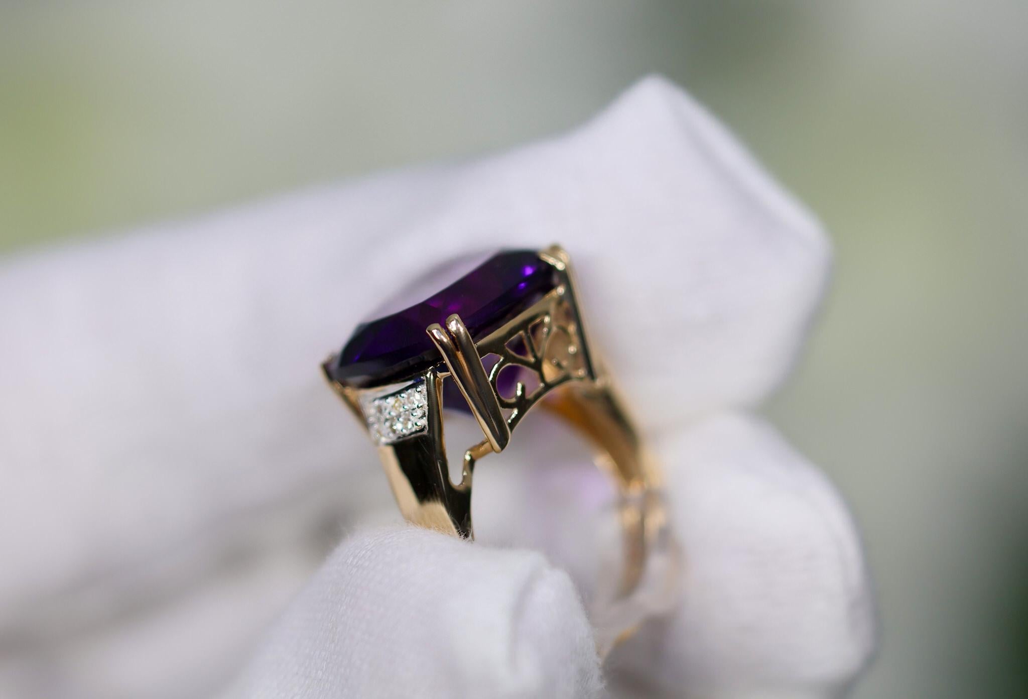 Natural Amethyst Statement Ring Diamond Setting 11.5 Carats 14K Gold For Sale 2