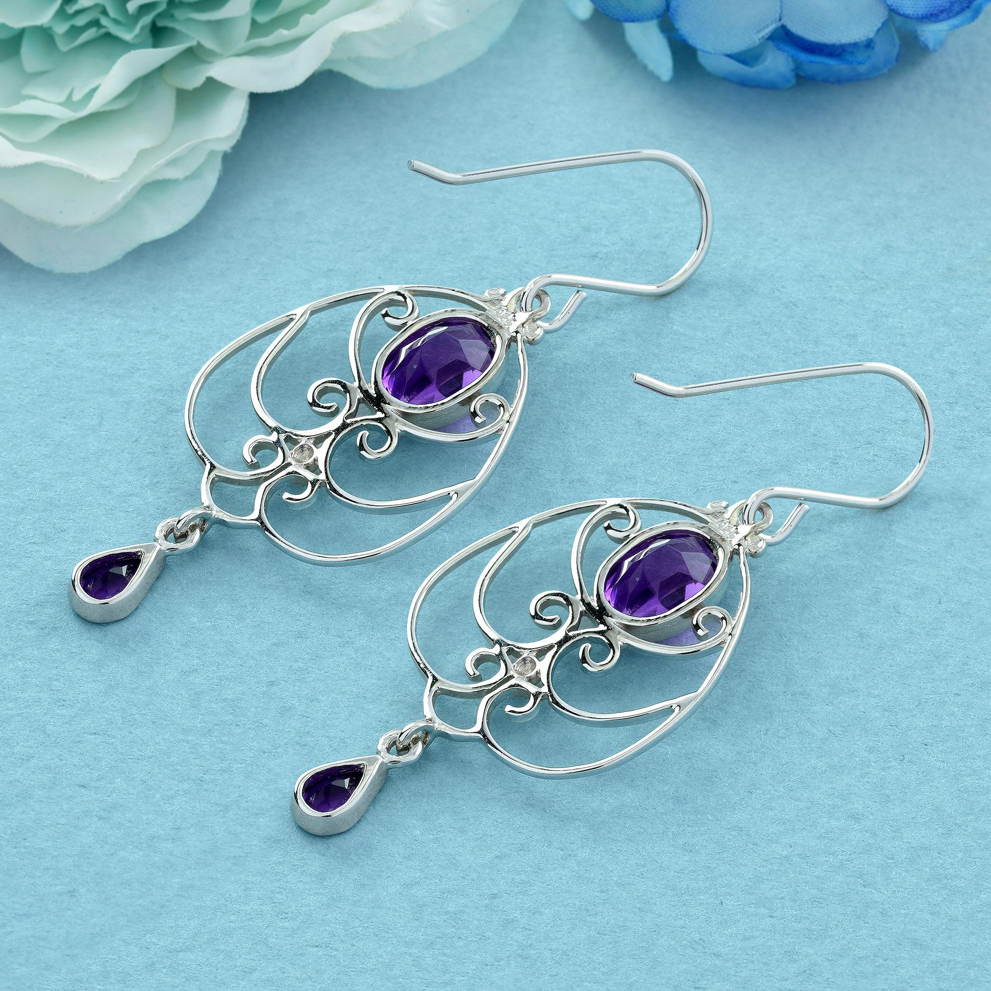 Natürlicher Amethyst-Ohrhänger im viktorianischen Stil aus 9 Karat Weißgold (Ovalschliff) im Angebot