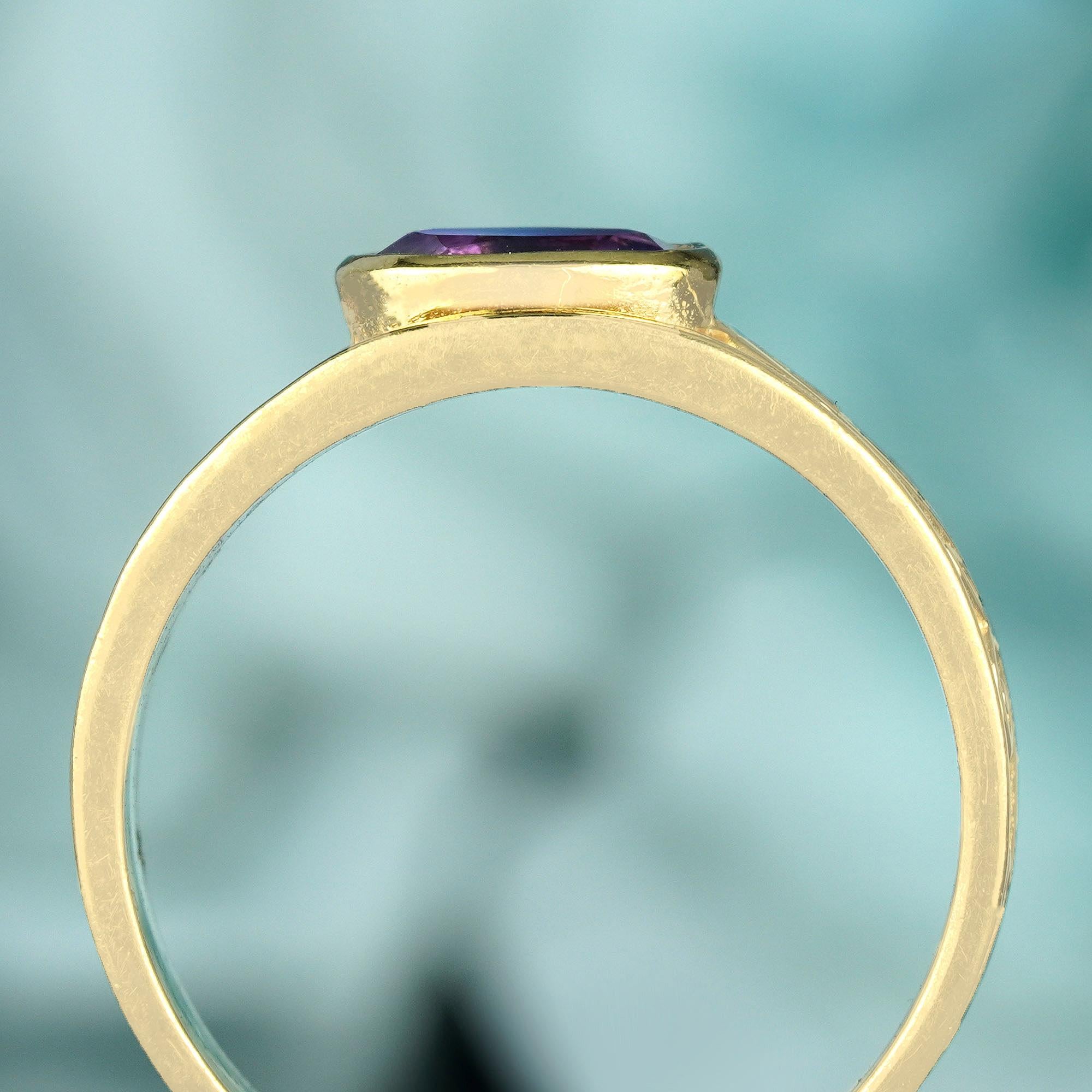 Natural Amethyst Vintage Style Carved Band Ring in Solid 9K Yellow Gold In New Condition For Sale In Bangkok, TH