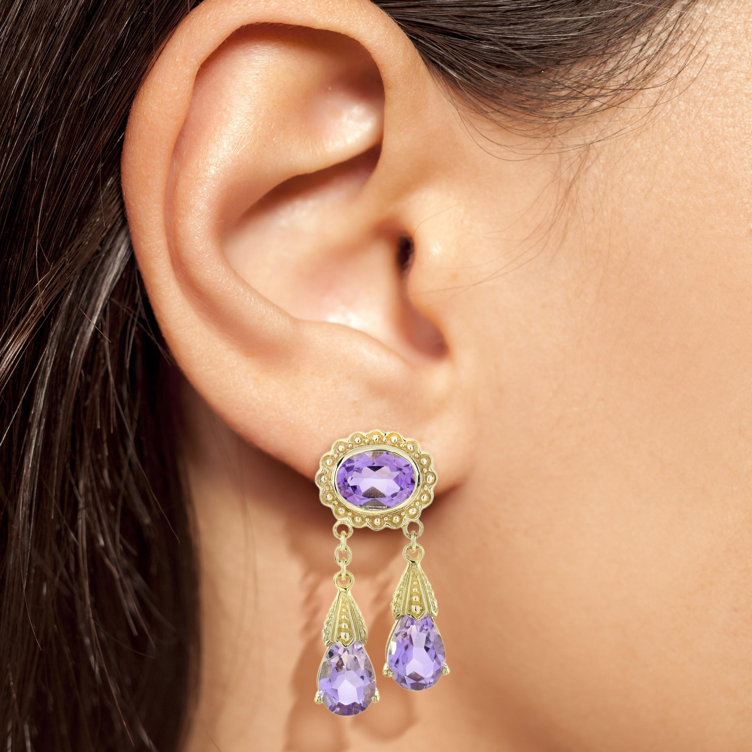 Natural Amethyst Vintage Style Dangle Earrings in 9K Yellow Gold In New Condition For Sale In Bangkok, TH