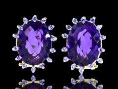Ohrringe aus 18-karätigem Gelbgold mit einem natürlichen Amethyst von 14 Karat und kleineren Amethysten