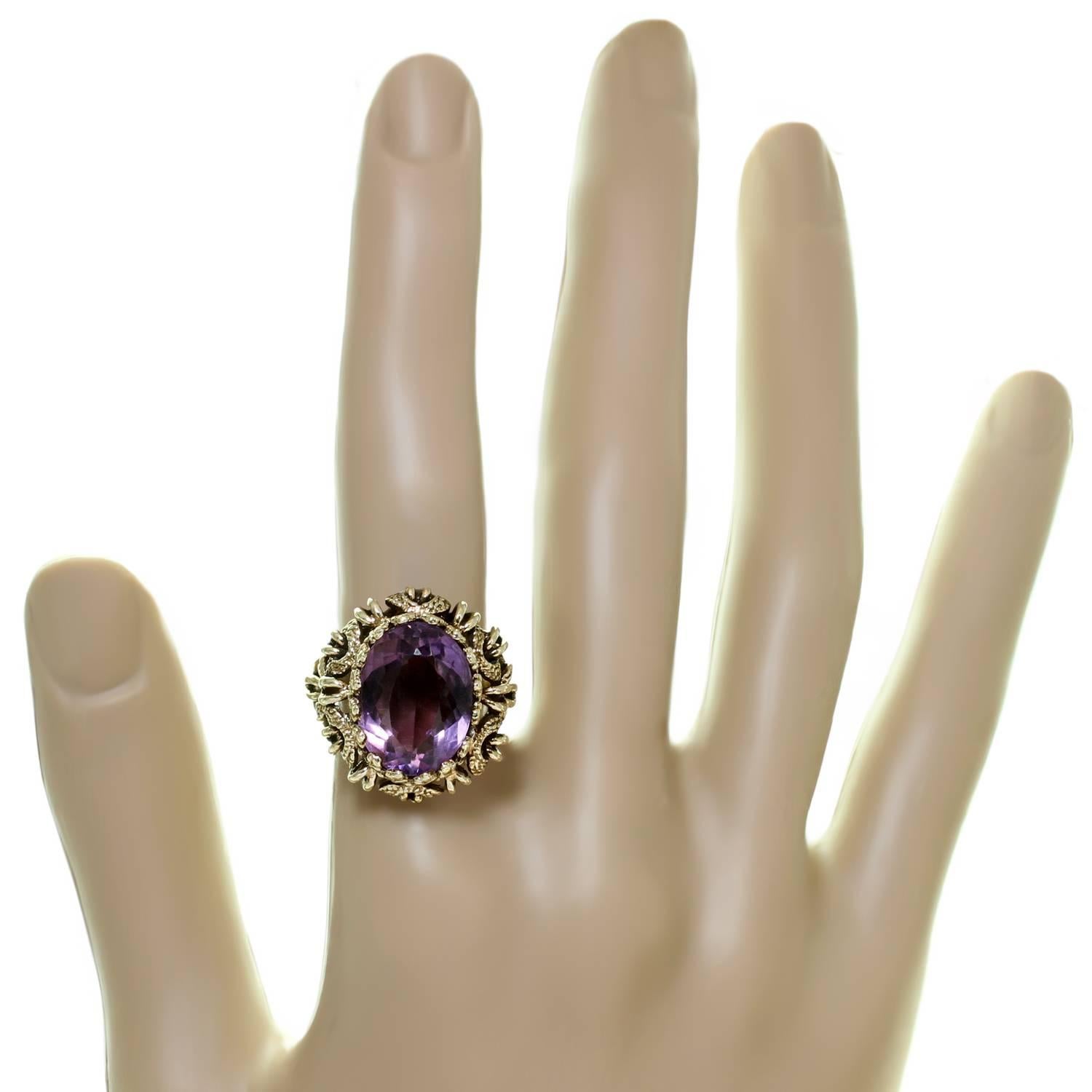 Natural Amethyst Yellow Gold Cocktail Ring In Excellent Condition In New York, NY