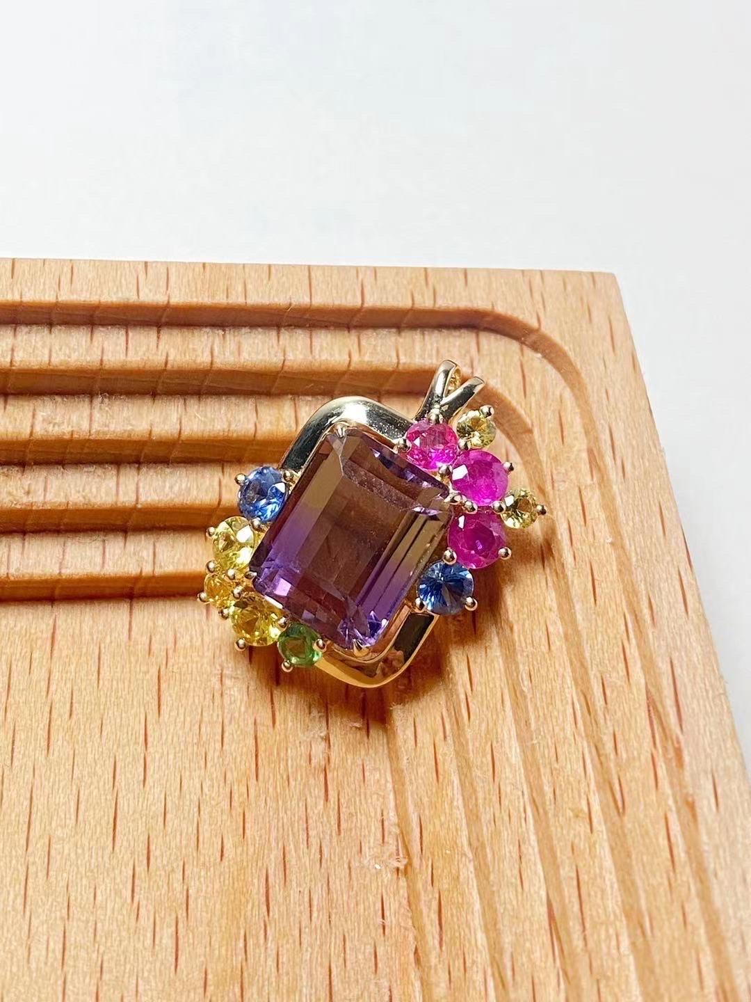 Pendentif en or jaune 14 carats avec ametrine naturelle colorée et saphirs Neuf - En vente à Kowloon, HK