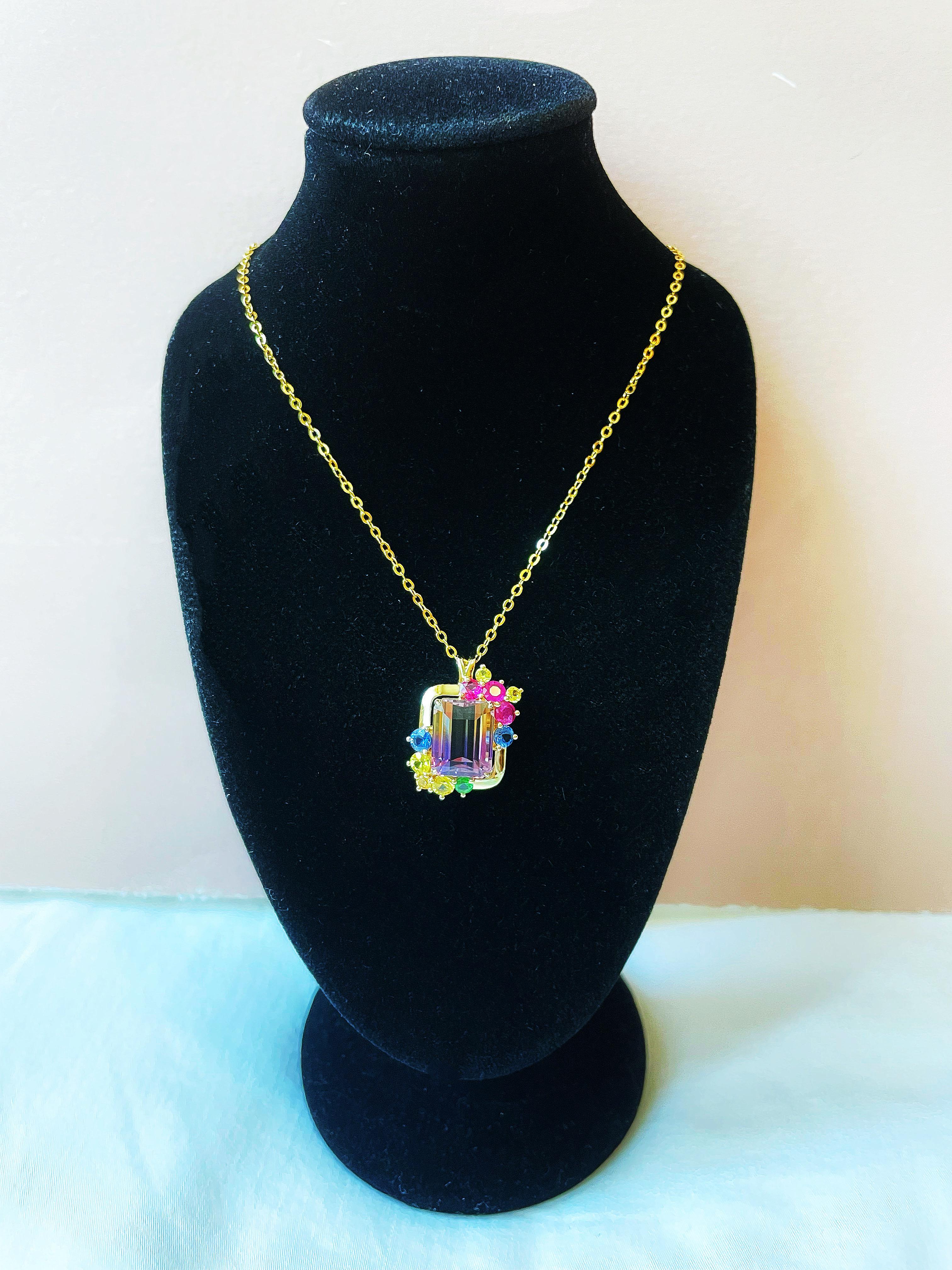 Pendentif en or jaune 14 carats avec ametrine naturelle colorée et saphirs Pour hommes en vente