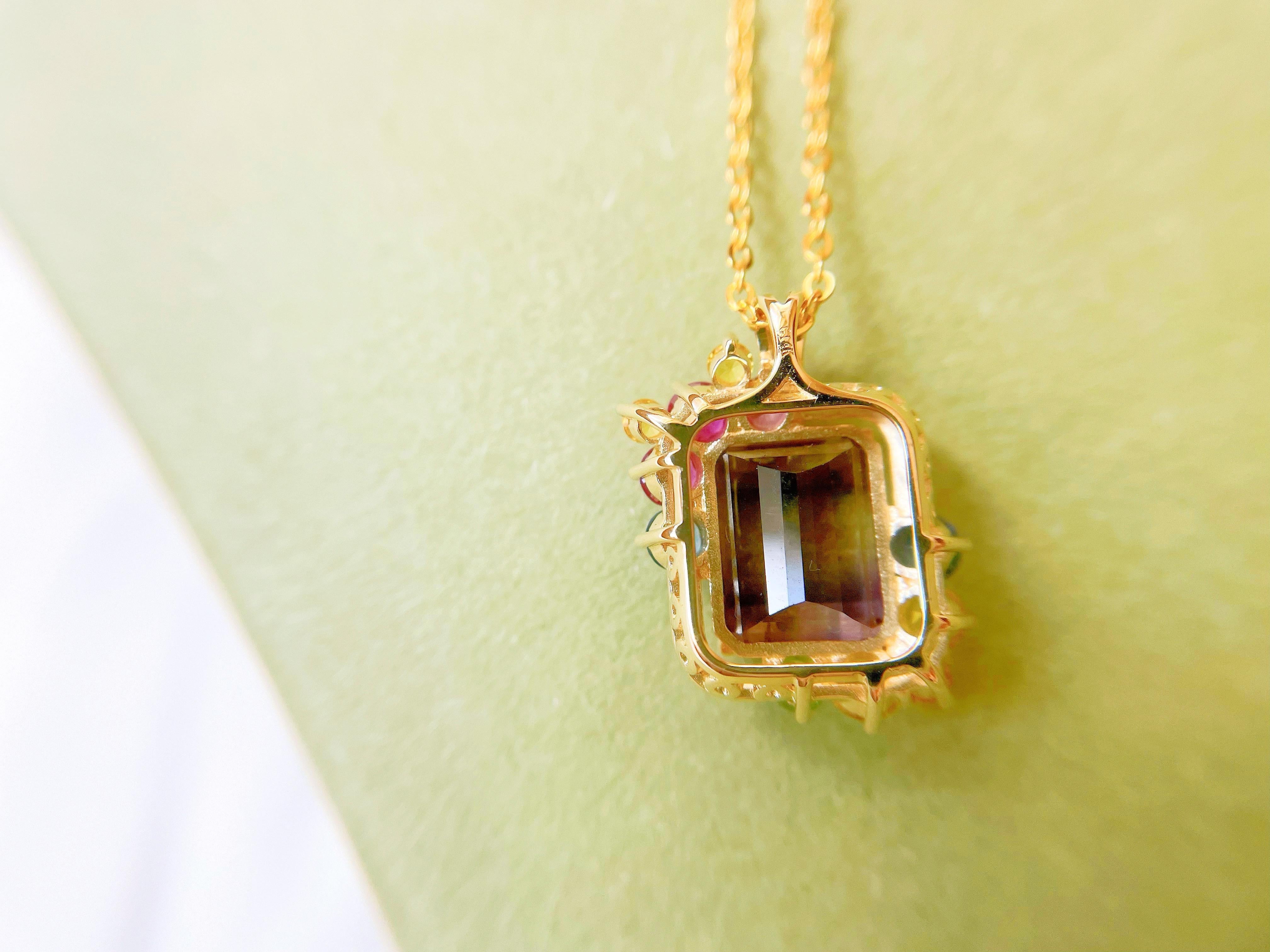 Pendentif en or jaune 14 carats avec ametrine naturelle colorée et saphirs en vente 1
