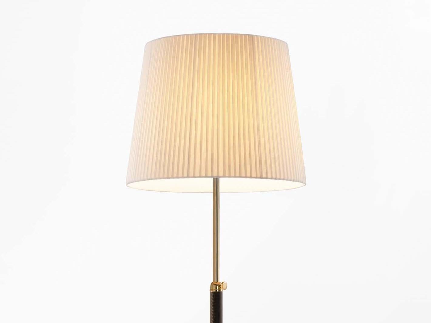 Modern Natural and Brass Pie De Salón G3 Floor Lamp by Jaume Sans For Sale