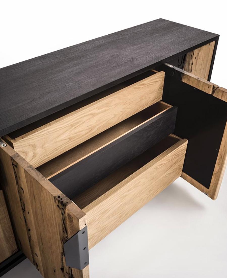 Italiano Credenza grezza in Oak naturale e bruciato in vendita
