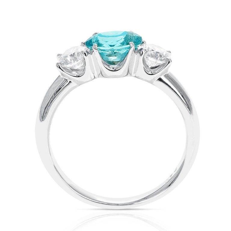 Contemporary Natural and Certified Brazilian Paraiba Tourmaline and Diamond Three-Stone Ring For Sale