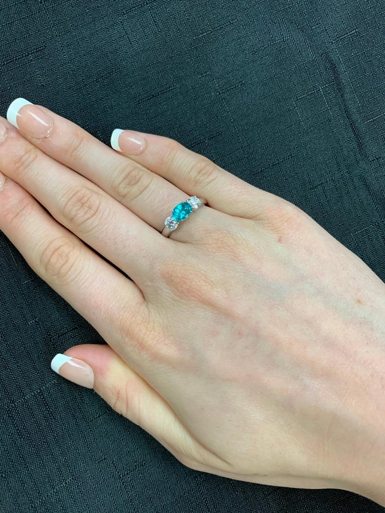 Natural and Certified Brazilian Paraiba Tourmaline and Diamond Three-Stone Ring In Excellent Condition For Sale In New York, NY
