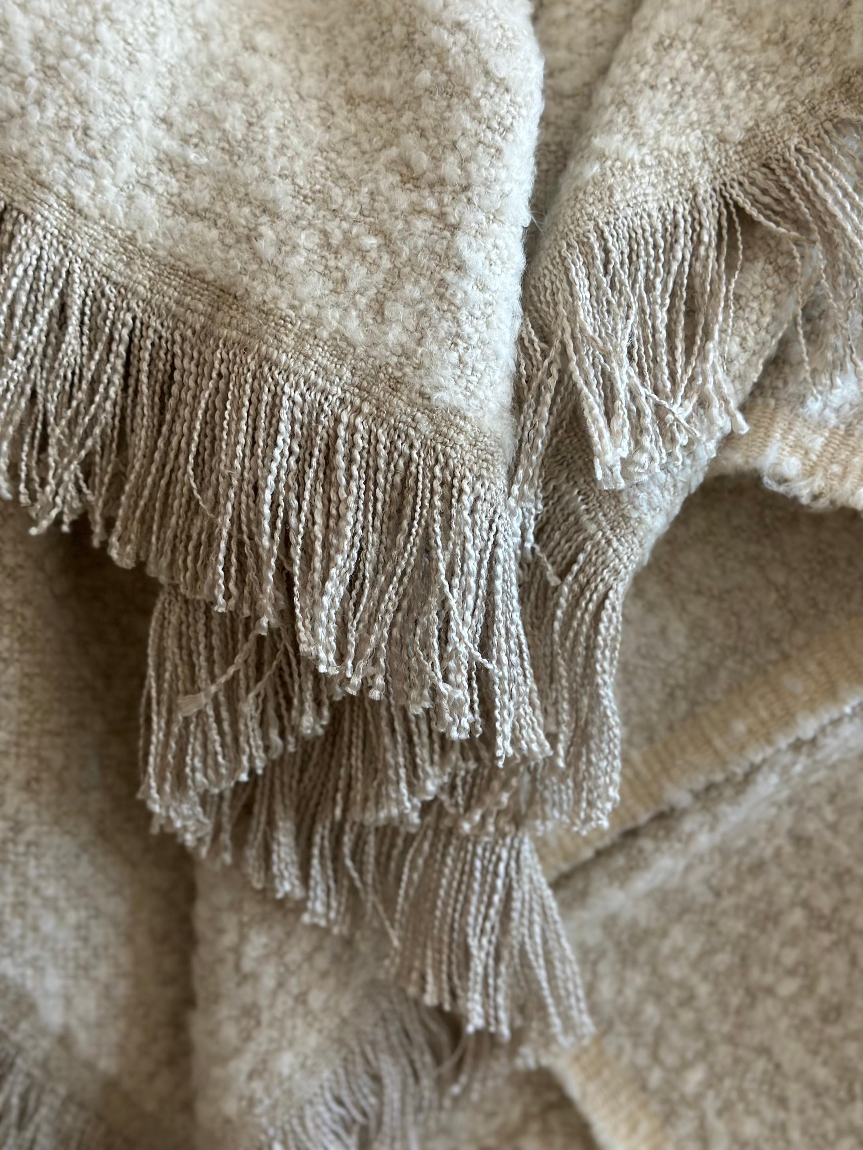 Natural and Cream Throw In Distressed Condition For Sale In Brea, CA