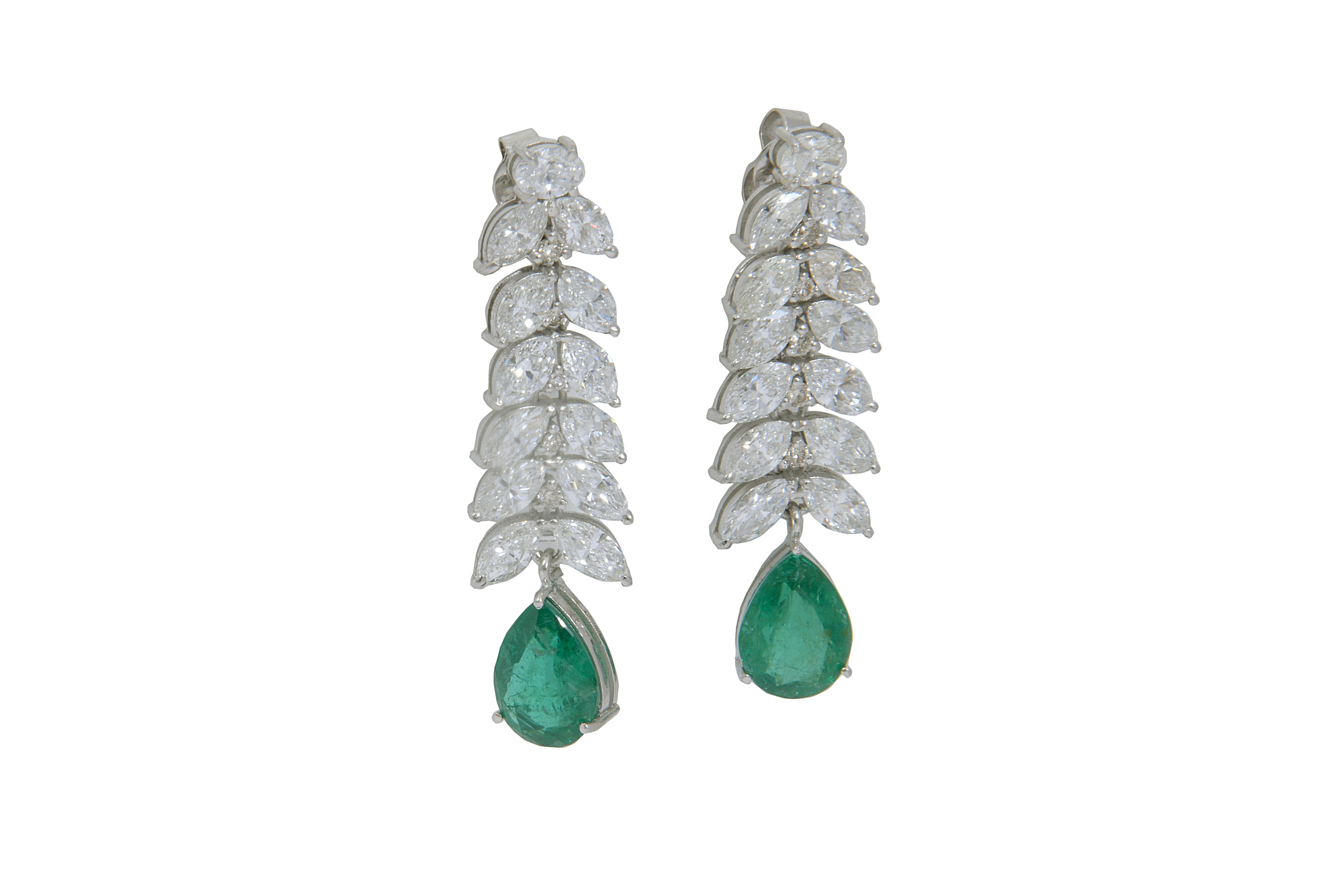 Women's Natural  Emerald Earring with 9.28 Cts Diamond & 5.87 Cts Emerald in 14k Gold For Sale