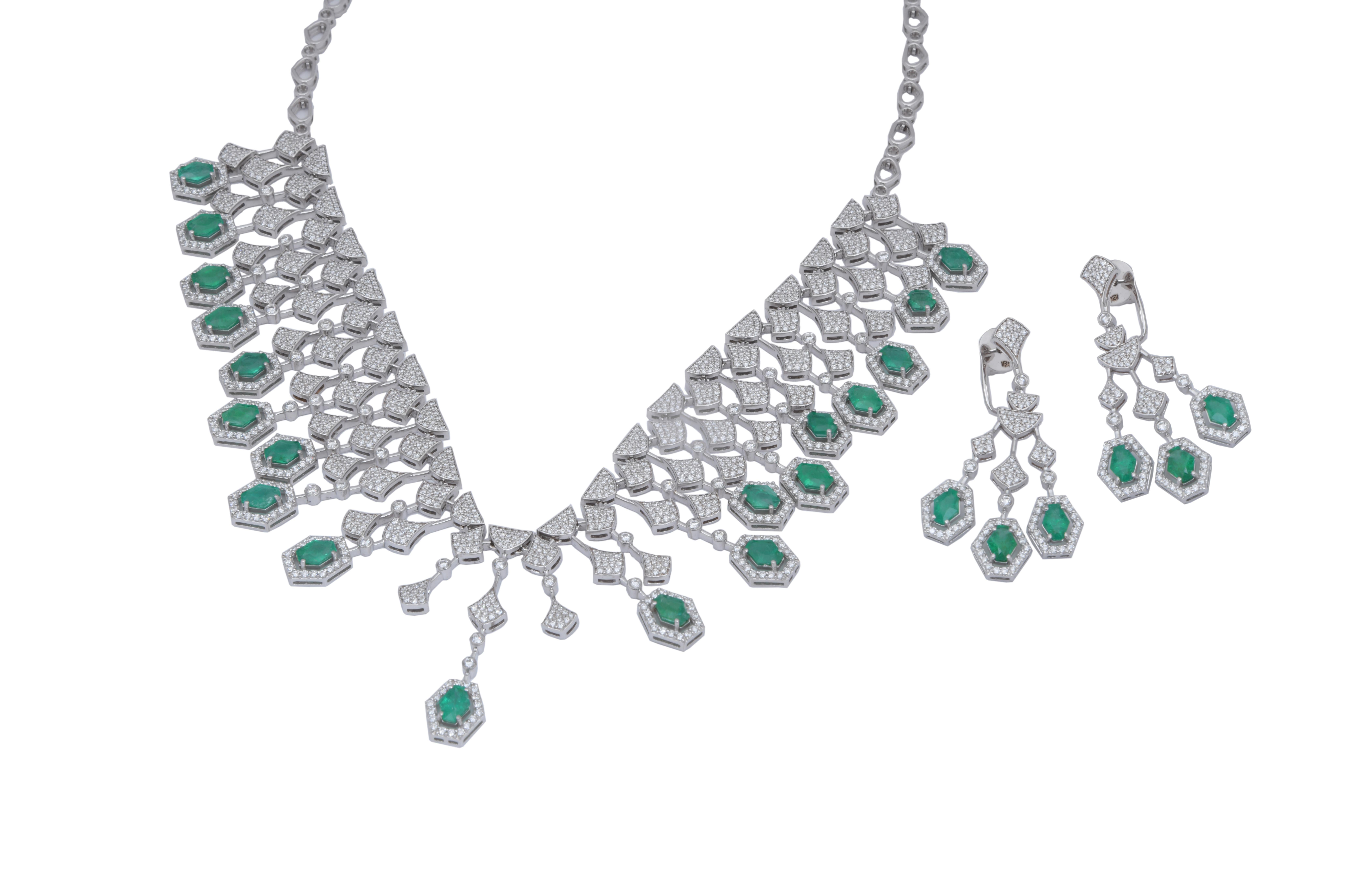 This is an amazing necklace set with 

Diamonds : 10.75 carats
Emerald : 11.06 carats

Gold : 88.79gms






It's a perfect necklace set for a party wear. the quality of Diamonds are FG colour and vsi purity


 . Please read my reviews to make