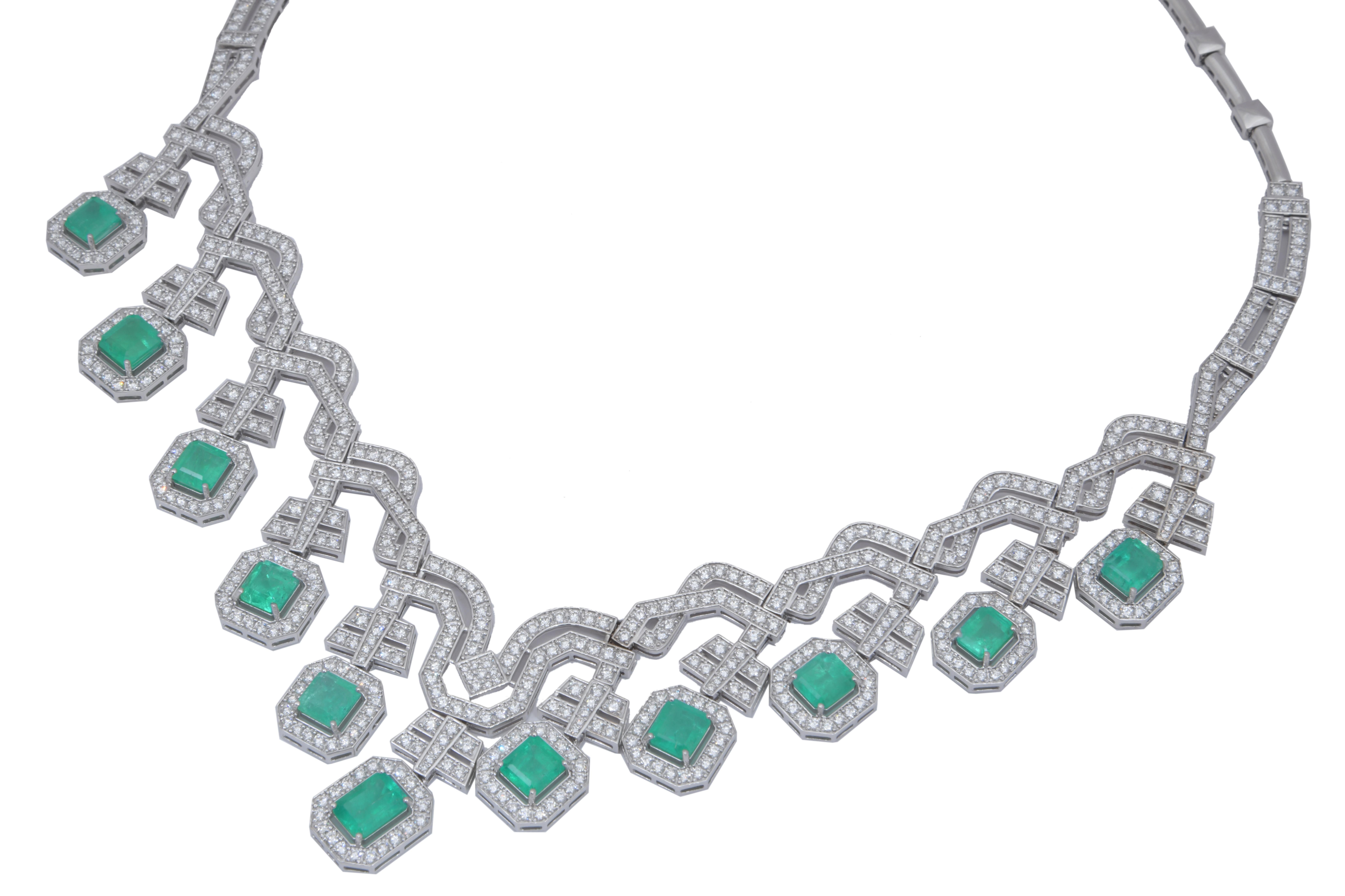 Il s'agit d'un magnifique collier avec 

Diamants : 13,81 carats
Émeraude : 15.48 carats

Or : 72.182gms






C'est un collier parfait pour une soirée. La qualité des diamants est de couleur FG et de pureté VSI.


 . Veuillez lire mes commentaires