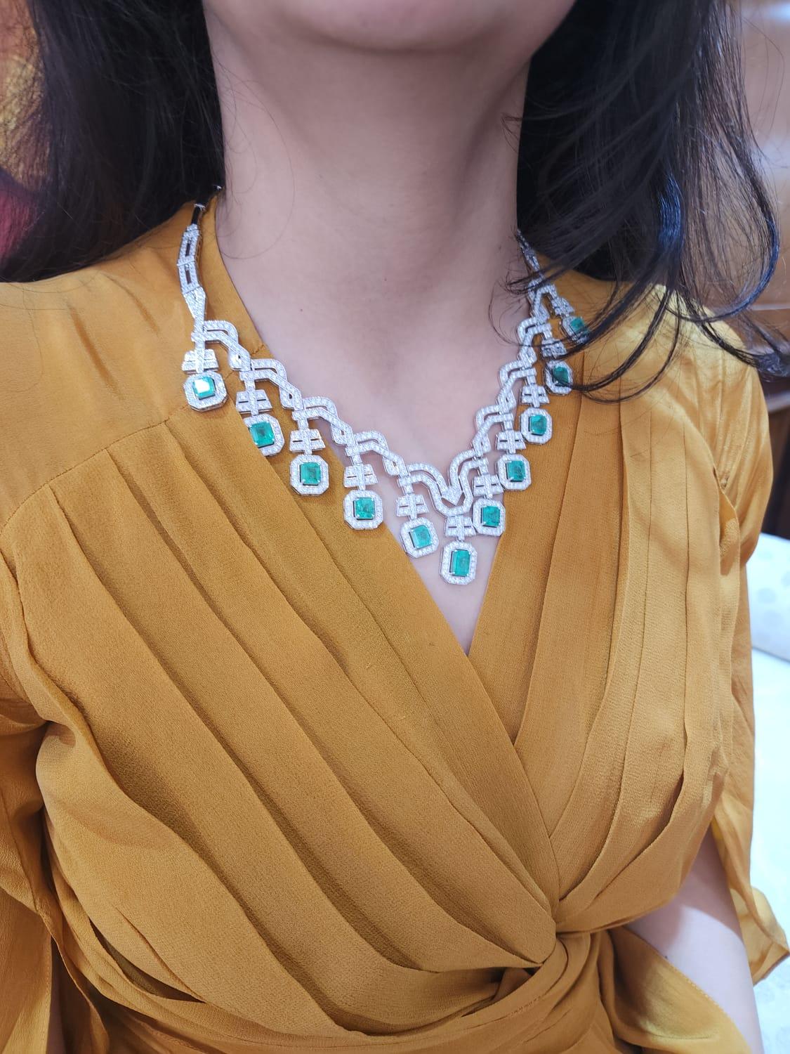 Natürliche Smaragd-Halskette mit 13,81 Karat Diamant und 15,48 Karat Smaragd (Gemischter Schliff) im Angebot
