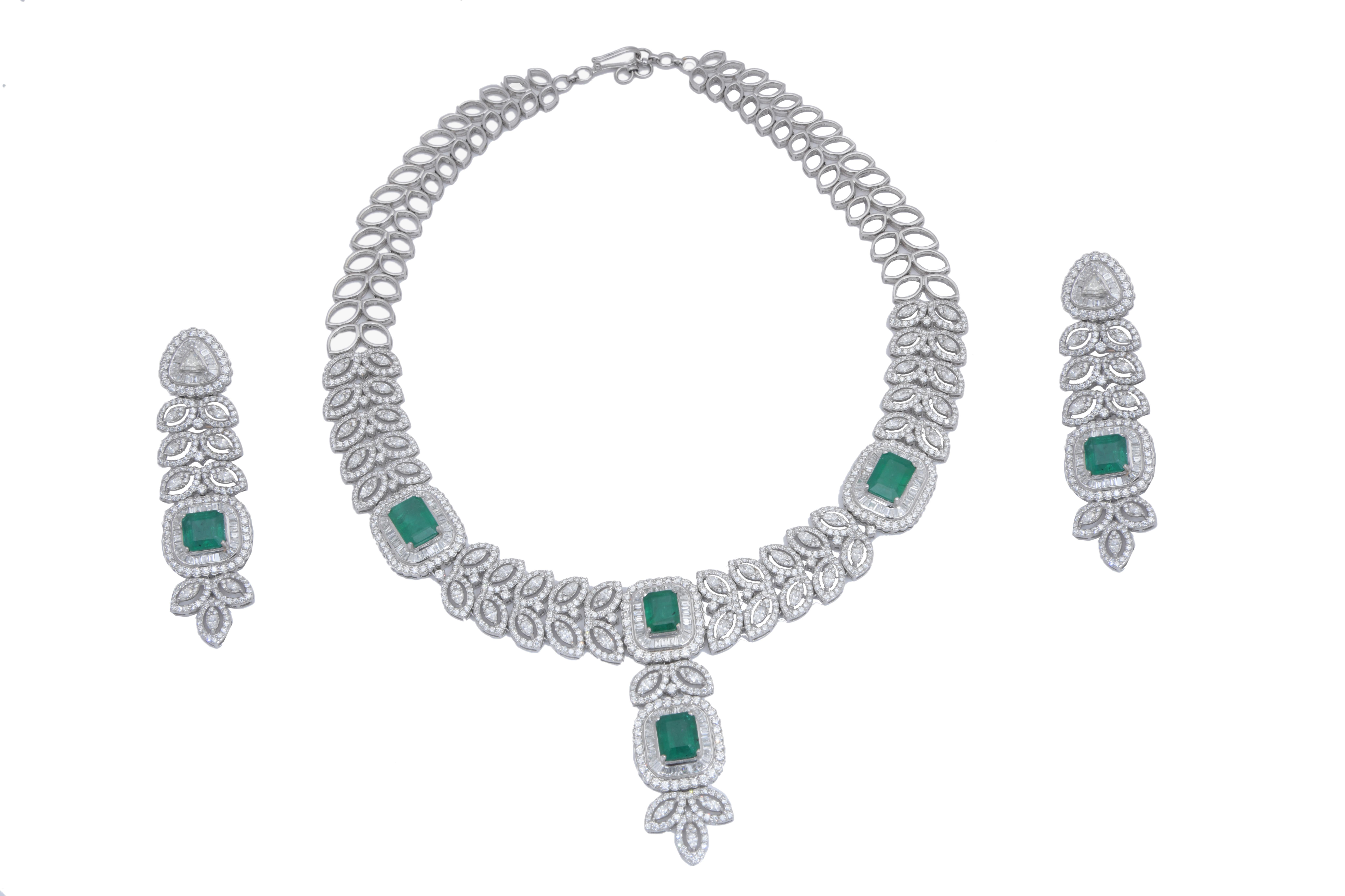 Natürliche und Smaragd-Halskette mit 21,93 Karat Diamant und 19,65 Karat Smaragd Damen im Angebot