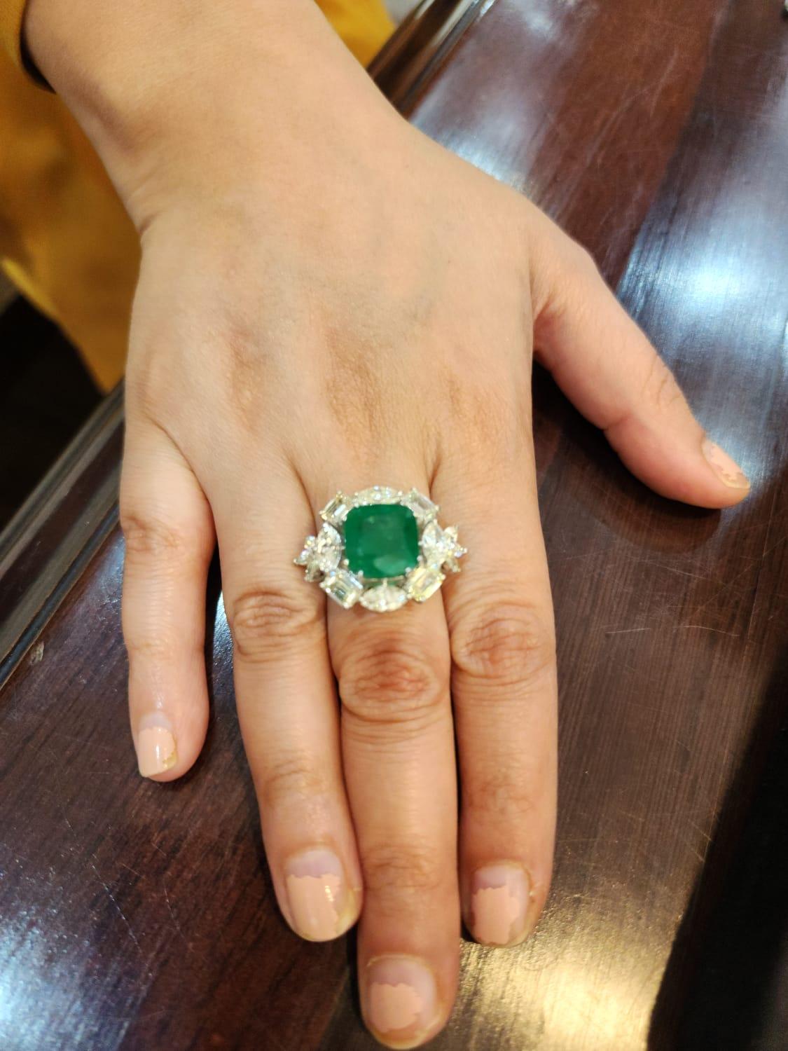 Natural Emerald Ring with 4.88cts Diamond & 7.57cts Emerald in 14k Gold In New Condition For Sale In jaipur, IN
