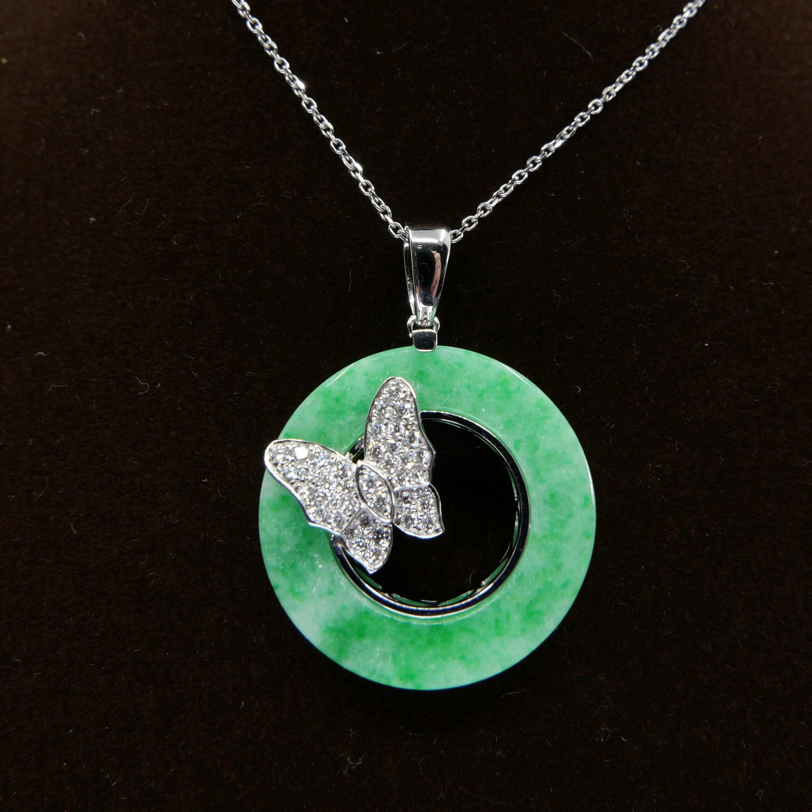 Taille grossière Collier pendentif papillon en jade vert pomme certifié 13,72 carats et diamants.  en vente