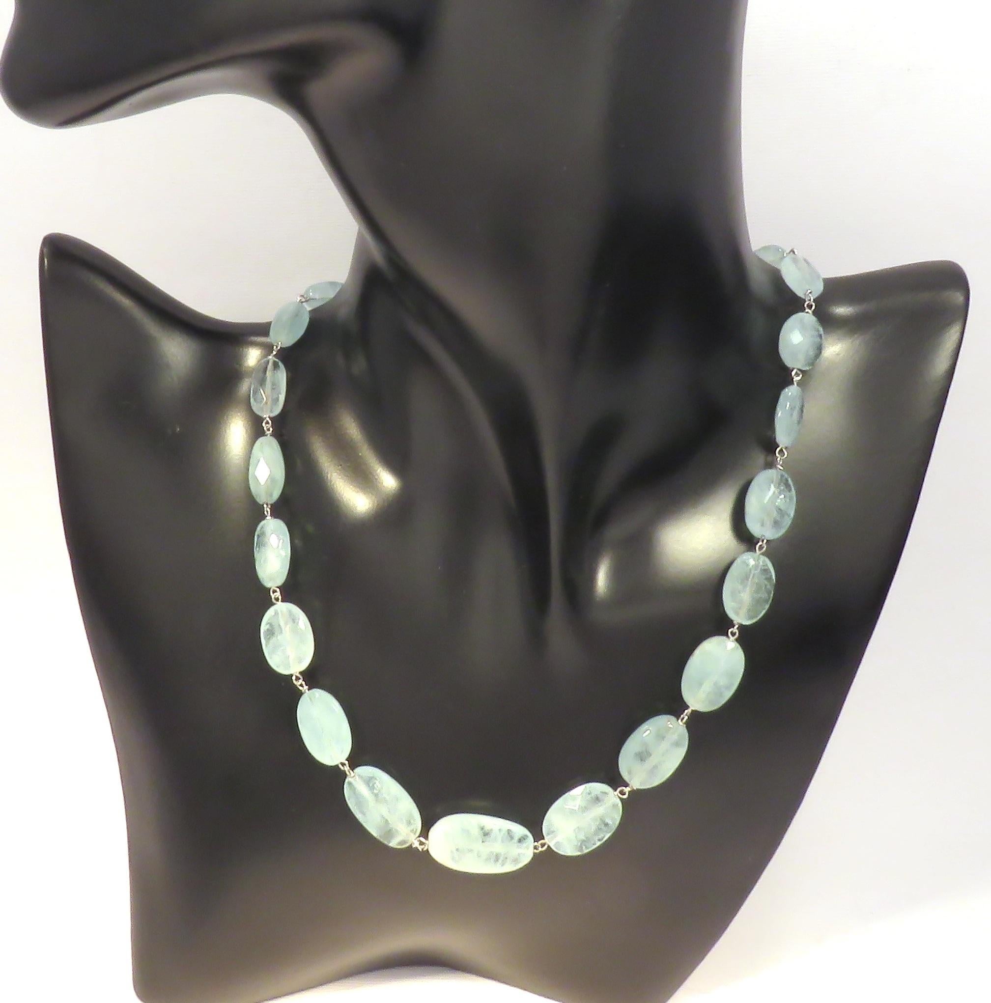 Simple and elegant necklace with genuine dégradé aquamarine gemstones oval briolette cut. The necklace is crafted in 18 karat white gold. The length is 410 mm / 16.141 inches, it is possible to lengthen the necklace on customer's request. Handmade