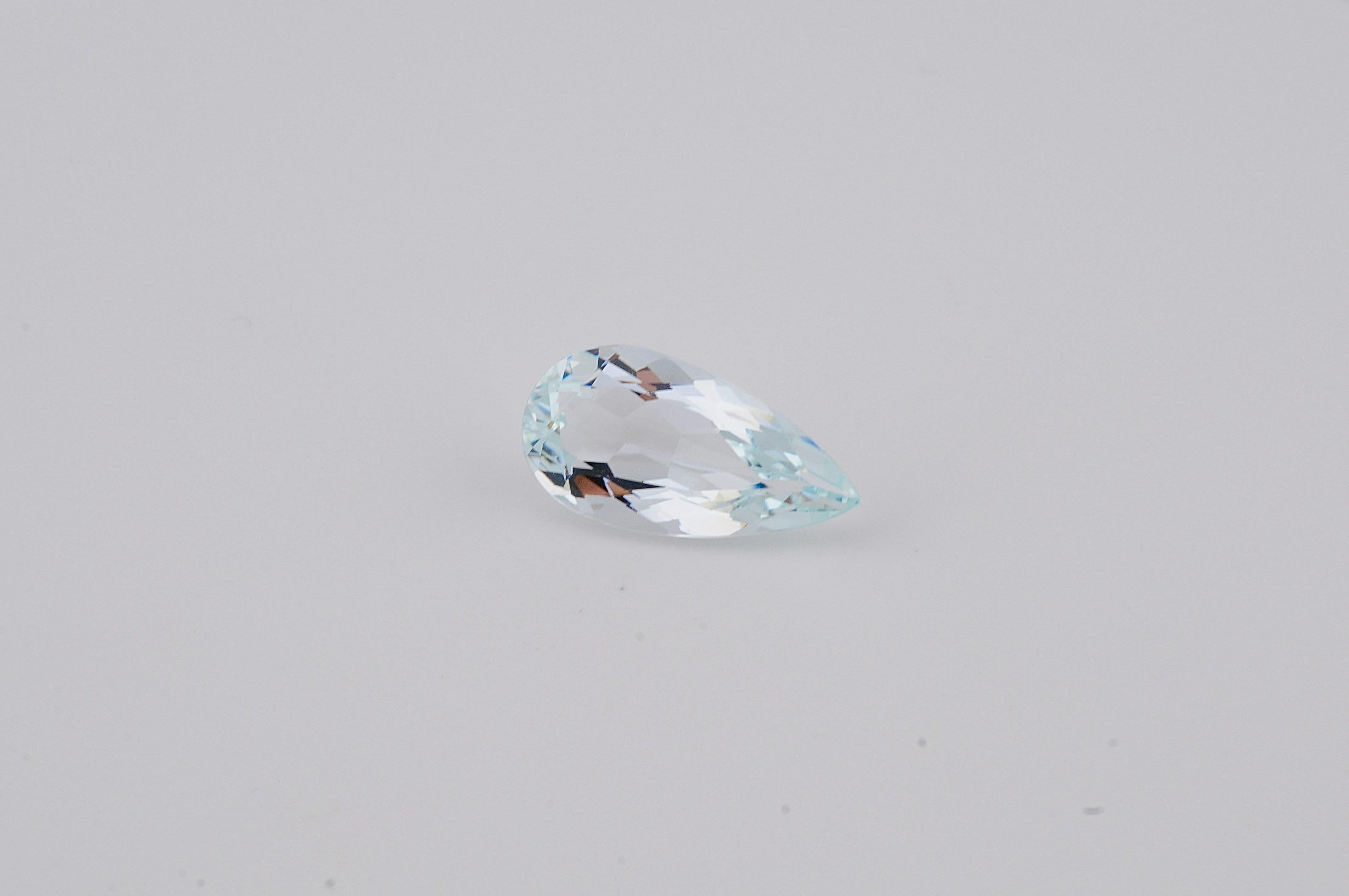 Aesthetic Movement Natural Aquamarine – 8.79 ct Brazil For Sale