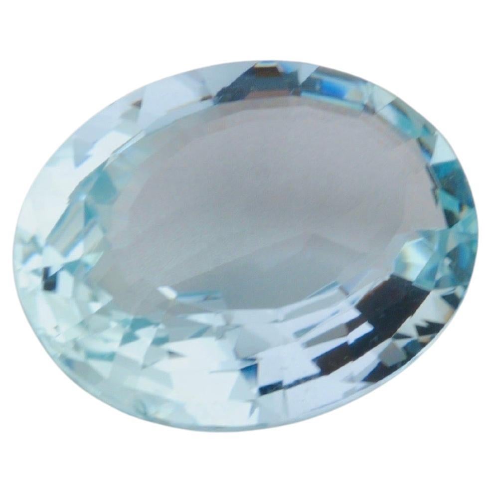 Natürlicher Aquamarin - 19.59 ct

Ein natürlicher Aquamarin mit einem feinen Schliff und einem Gewicht von 19,59 ct. Nur ein minimaler Einschluss ist in der Nähe des Randes sichtbar.

Ein gemmologischer Bericht, der die Echtheit und die