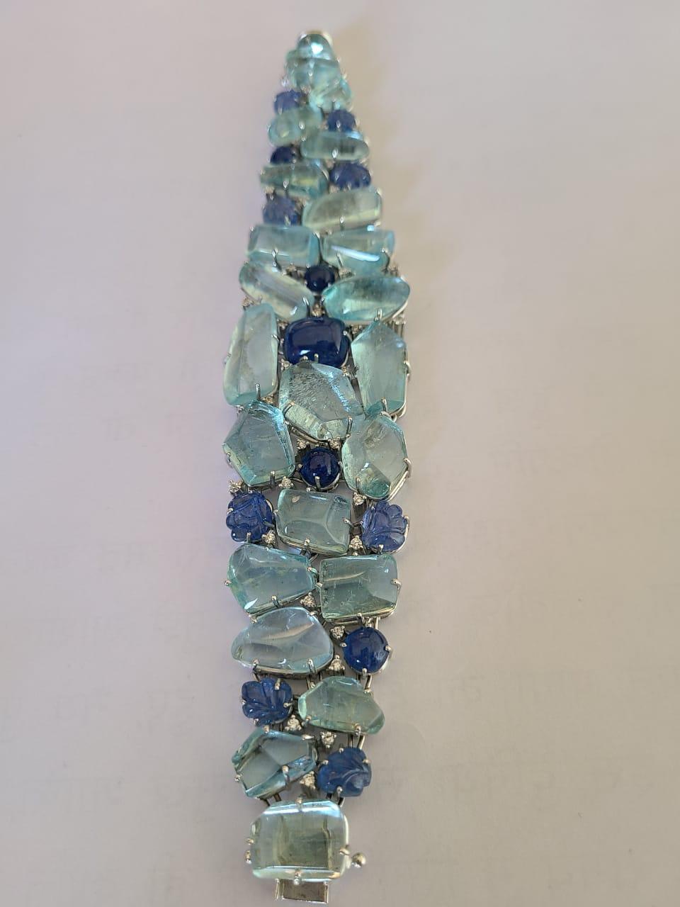 Armband aus natürlichem Aquamarin und blauem Saphir aus 18 Karat Gold mit Diamanten (Moderne) im Angebot