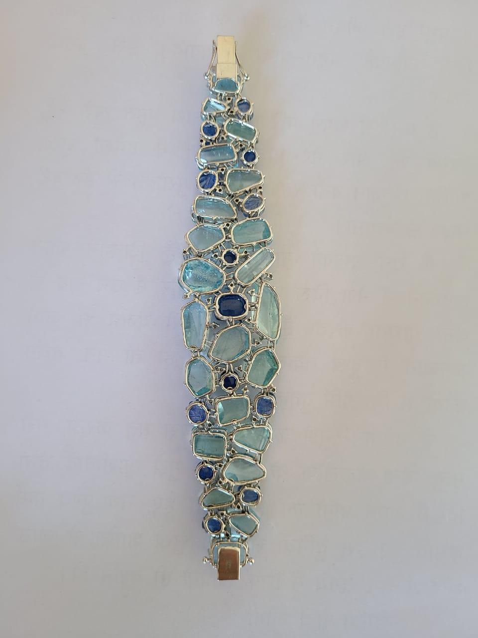 Armband aus natürlichem Aquamarin und blauem Saphir aus 18 Karat Gold mit Diamanten (Cabochon) im Angebot