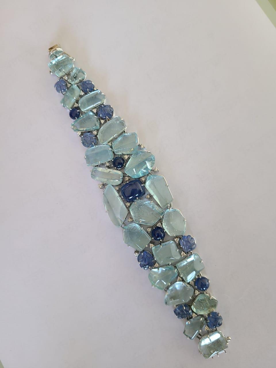 Cabochon Natural Aquamarine and Blue Sapphire Bracelet Set in 18 Karat Gold with Diamonds For Sale