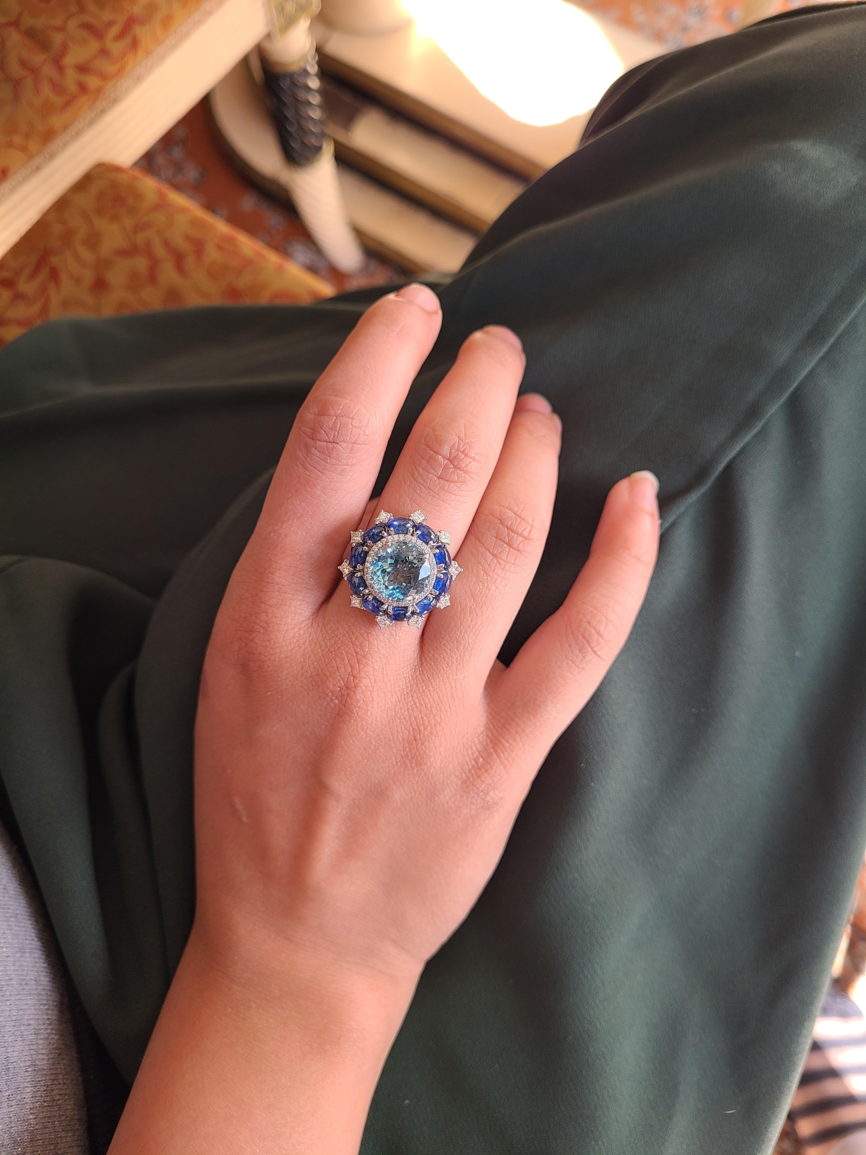 Ring mit natürlichem Aquamarin und blauem Saphir aus 18 Karat Gold mit Diamanten für Damen oder Herren