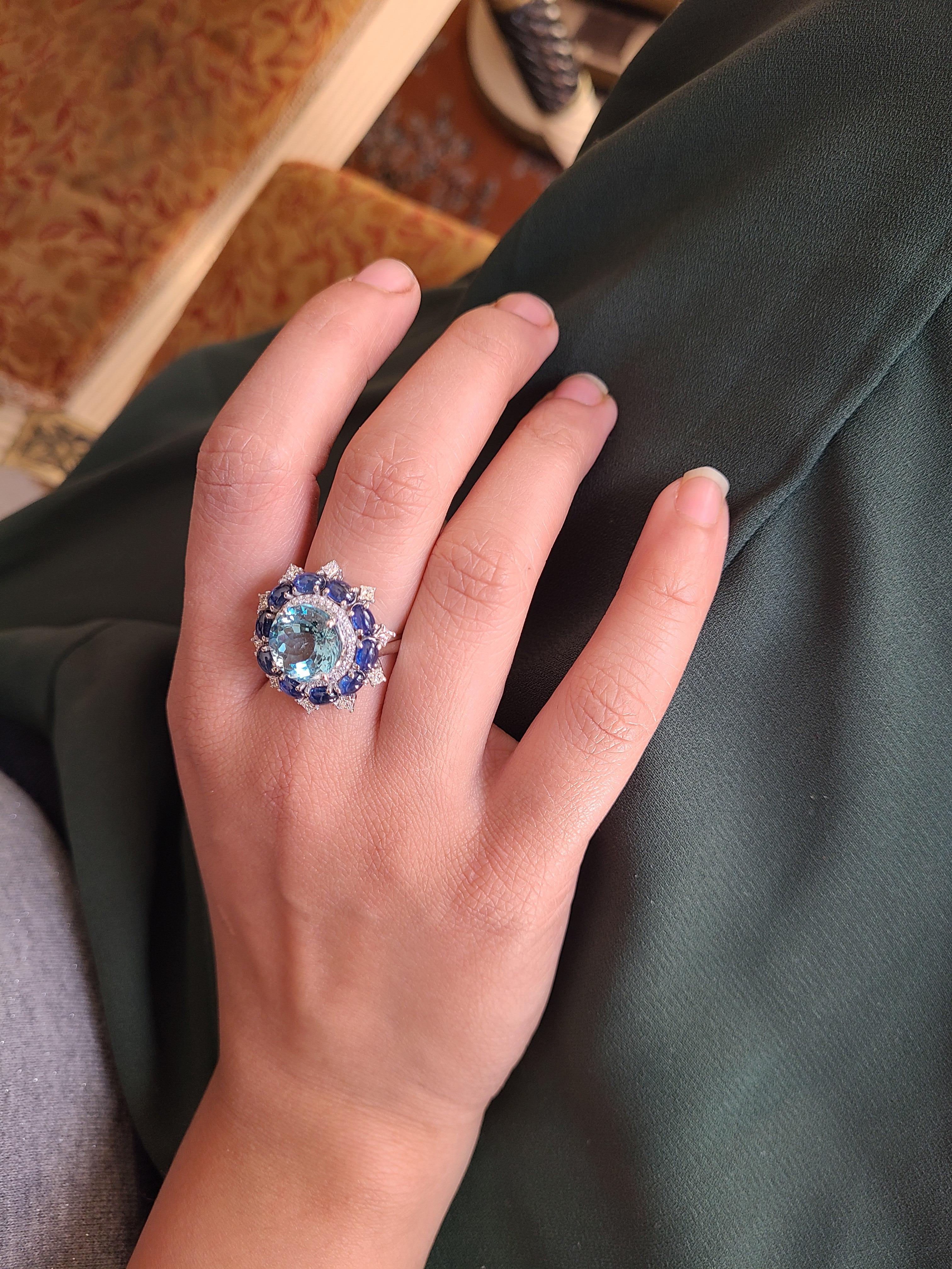 Ring mit natürlichem Aquamarin und blauem Saphir aus 18 Karat Gold mit Diamanten 1