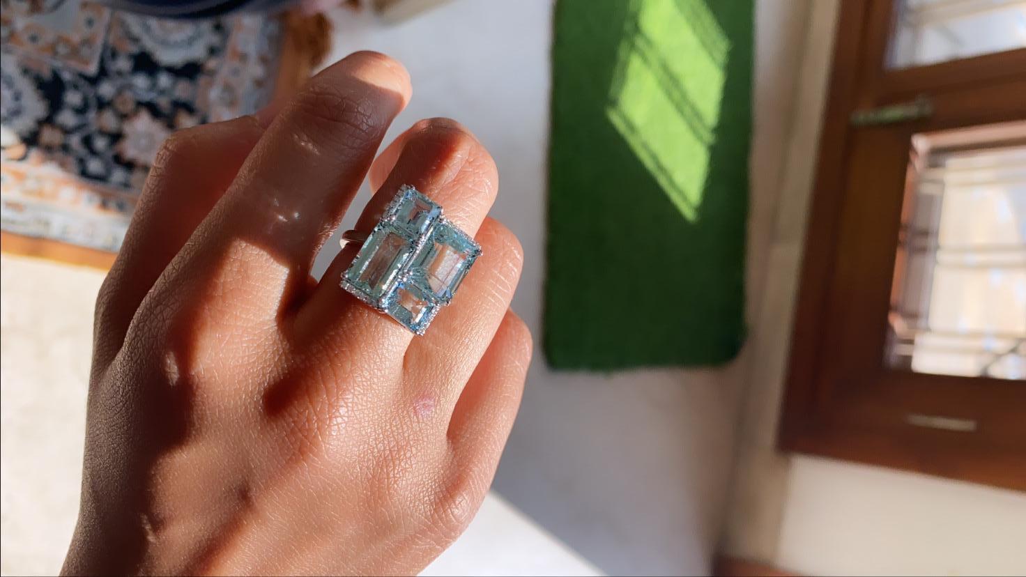 Natural Aquamarine and Diamond Ring Set in 18 Karat Gold 1