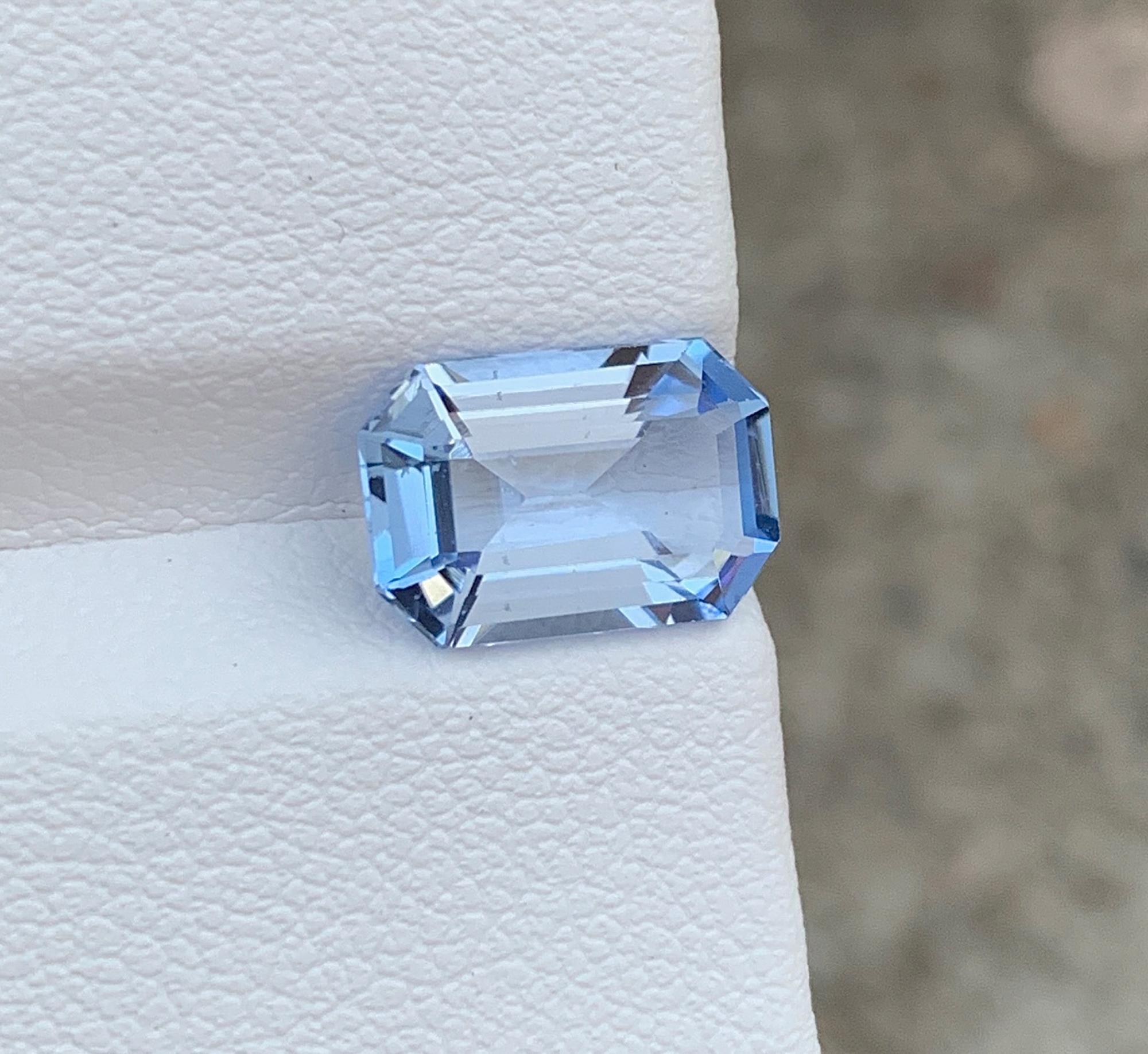 Natural Aquamarine Beryl Gemstone: 2.50 CT Emerald Cut For Sale at 1stDibs