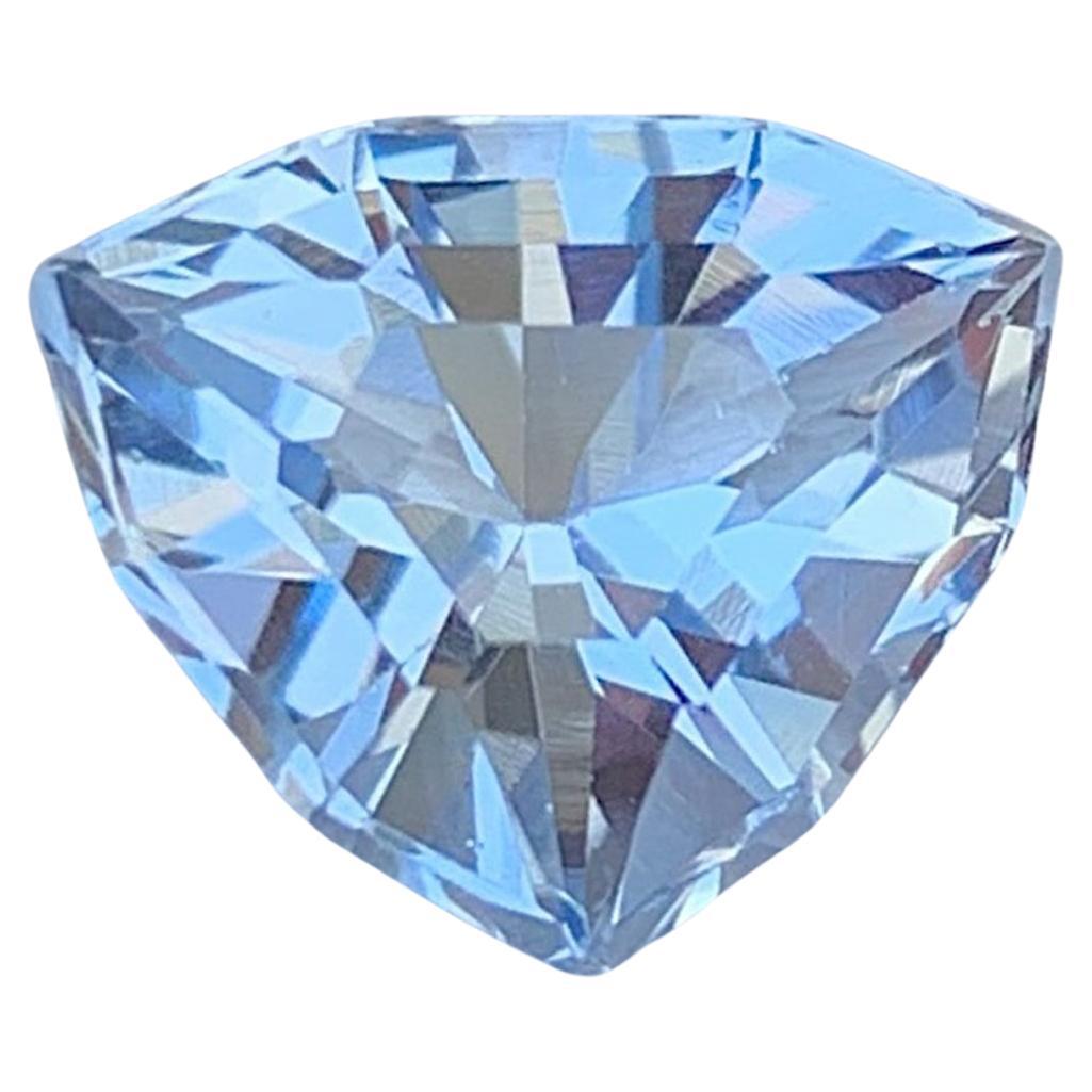Natural Aquamarine Beryl Gemstone: 2.54 CT Trillion Cut For Sale