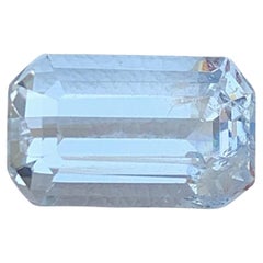 Natural Aquamarine Beryl Gemstone: 3.28 Carat Emerald Cut