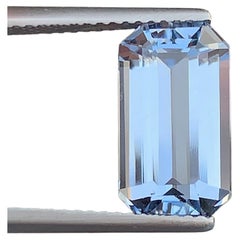 Gemma naturale di acquamarina e berillo: 3.86 carati con taglio smeraldo