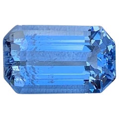 Natural Aquamarine Beryl Gemstone: 4.77 CT Emerald Cut
