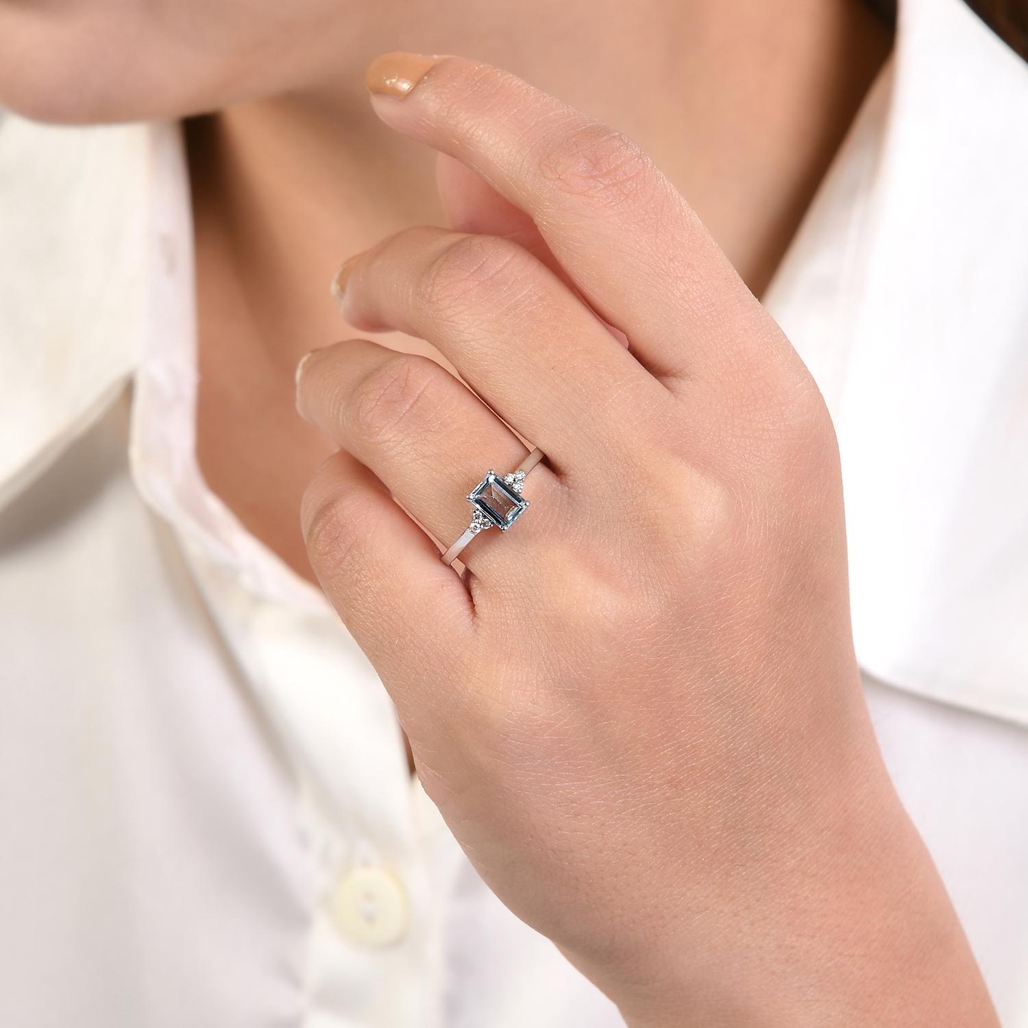 For Sale:  Natural Aquamarine Birthstone Diamond Wedding Ring for Her in 14k White Gold 4