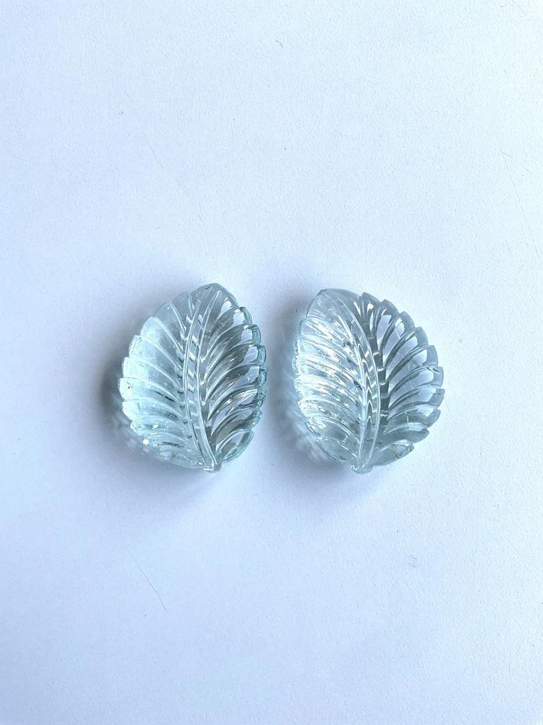 Natürlicher Aquamarin Carved Leaf Pair Loser Edelstein seltene Größe und Hand Carving (Cabochon) im Angebot