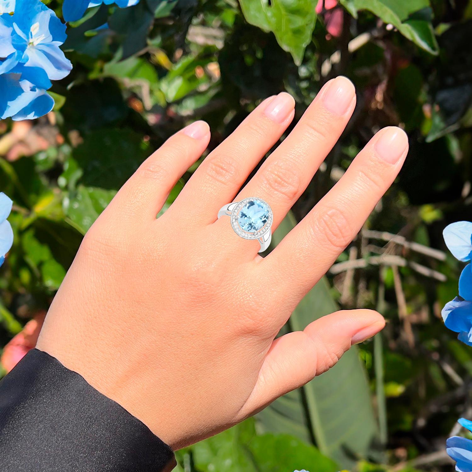 Contemporary Natural Aquamarine Cocktail Ring Diamond Halo 3.70 Carats 14K White Gold For Sale