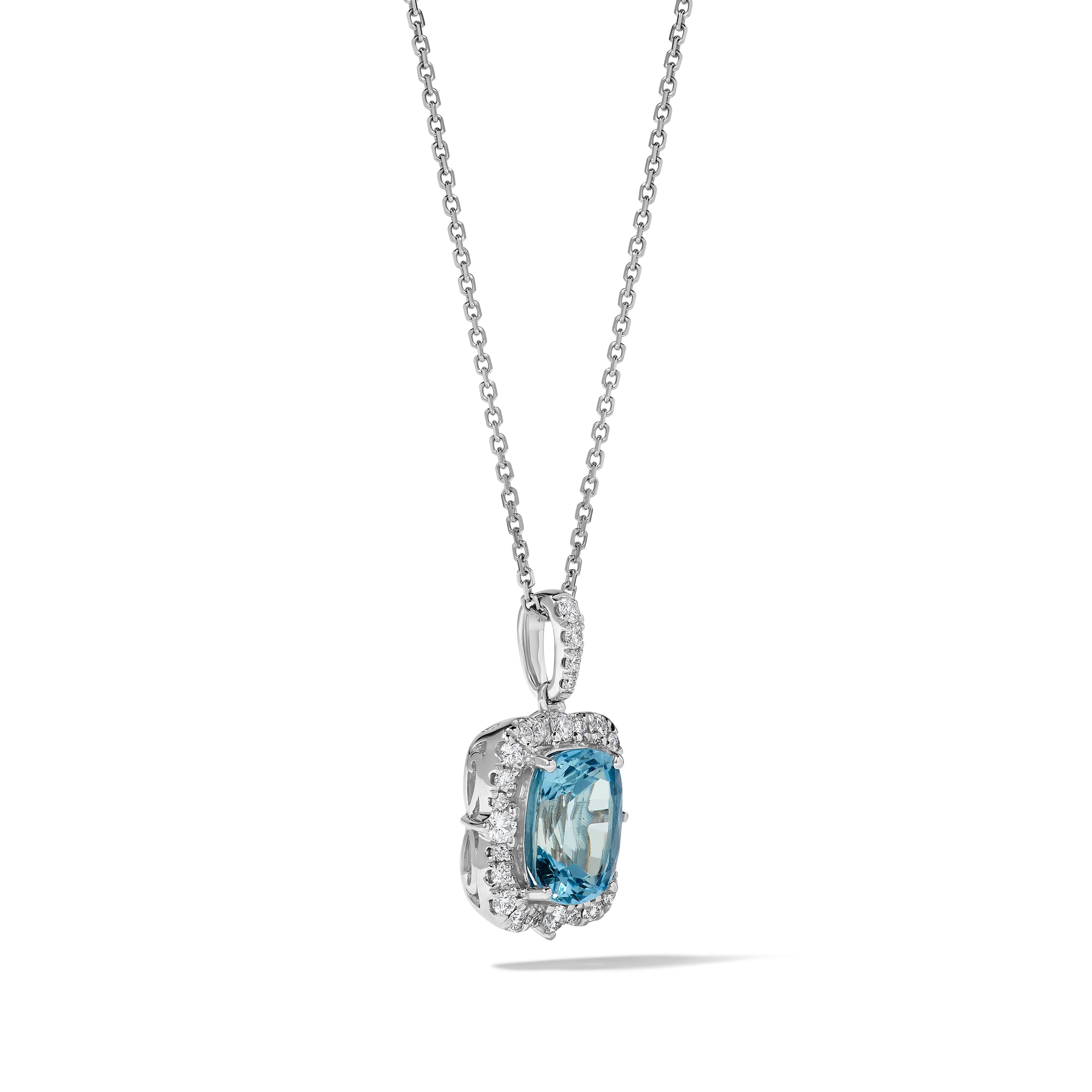 Taille coussin Pendentif en or 2,72 carats poids total avec aigue-marine naturelle taille coussin en vente