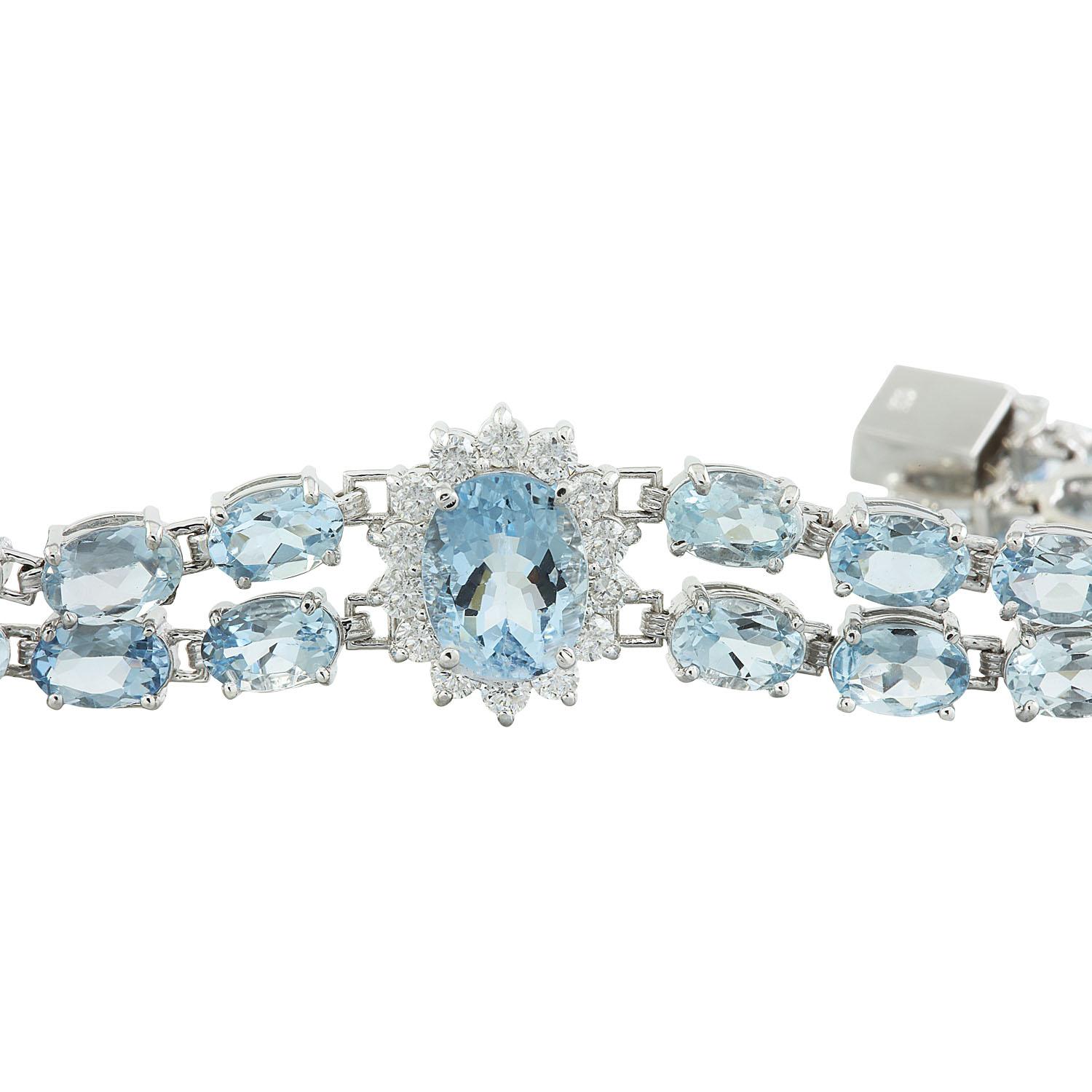 Taille ovale Bracelet en or blanc massif 14 carats avec aigue-marine naturelle et diamants  en vente